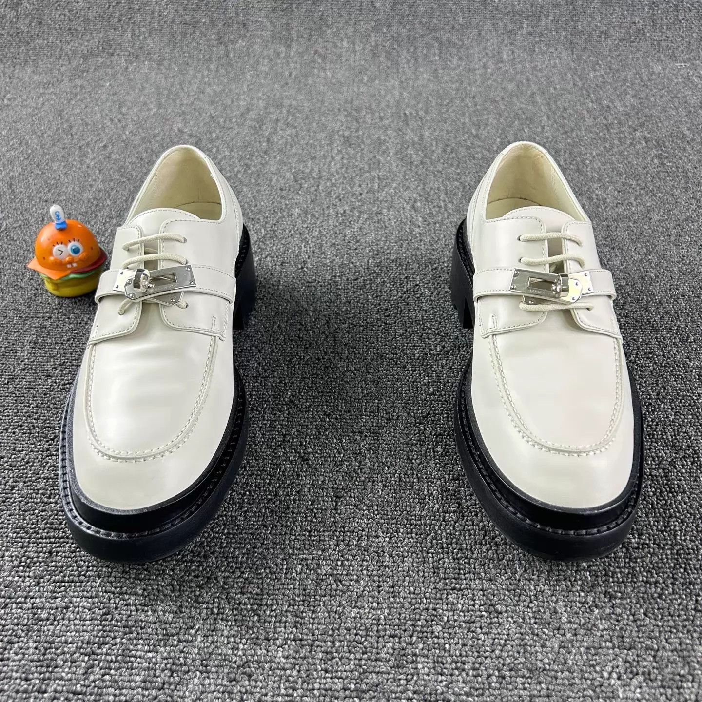 Hermes Hermes White Loafer 38.5 EU Size US 8 / IT 38 - 2 Thumbnail