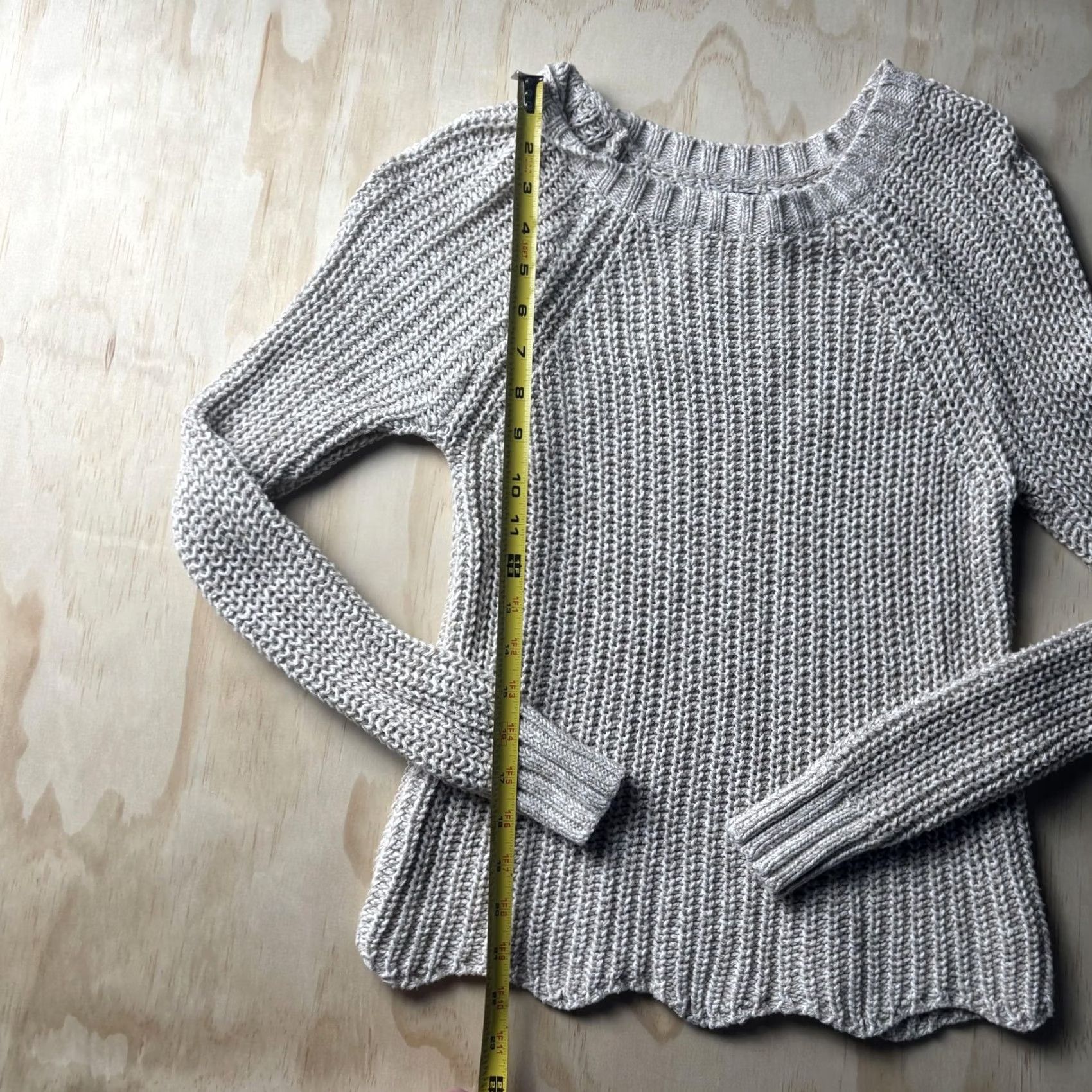 American Eagle Outfitters American Eagle Outfitters Sweater Womens Small Gray Raglan Sleeve Knit Pullover Crew Neck Ruffle Hem Size S / US 4 / IT 40 - 3 Thumbnail