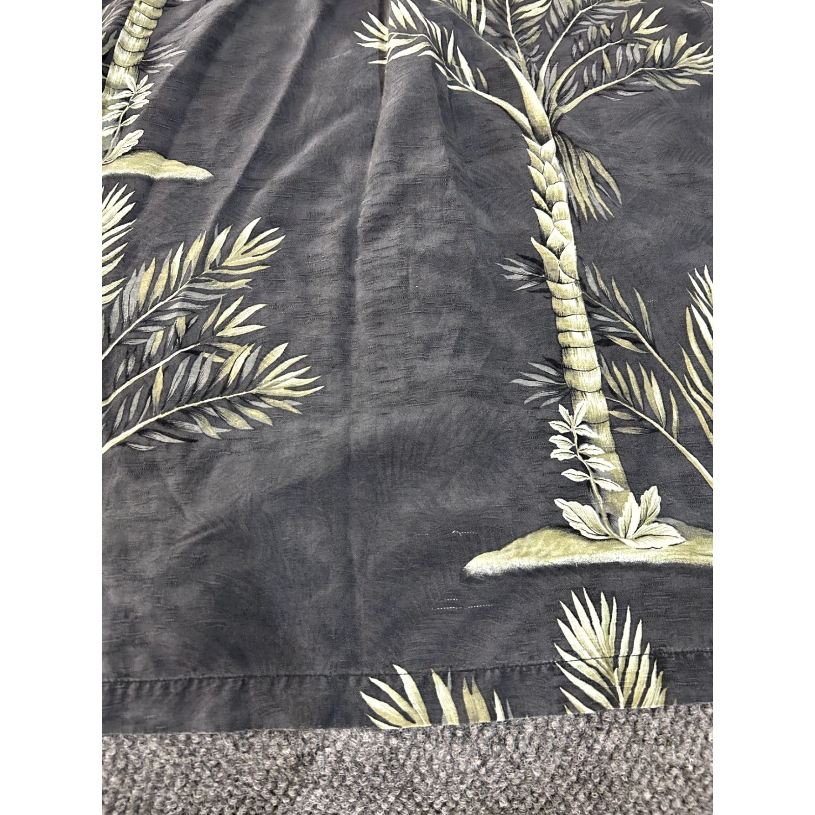 Tommy Bahama Tommy Bahama Button-Up Shirt Mens Large Charcoal Gray Palm Print Silk Hawaiian Floral Short Sleeve Button-Front Size US L / EU 52-54 / 3 - 7 Thumbnail