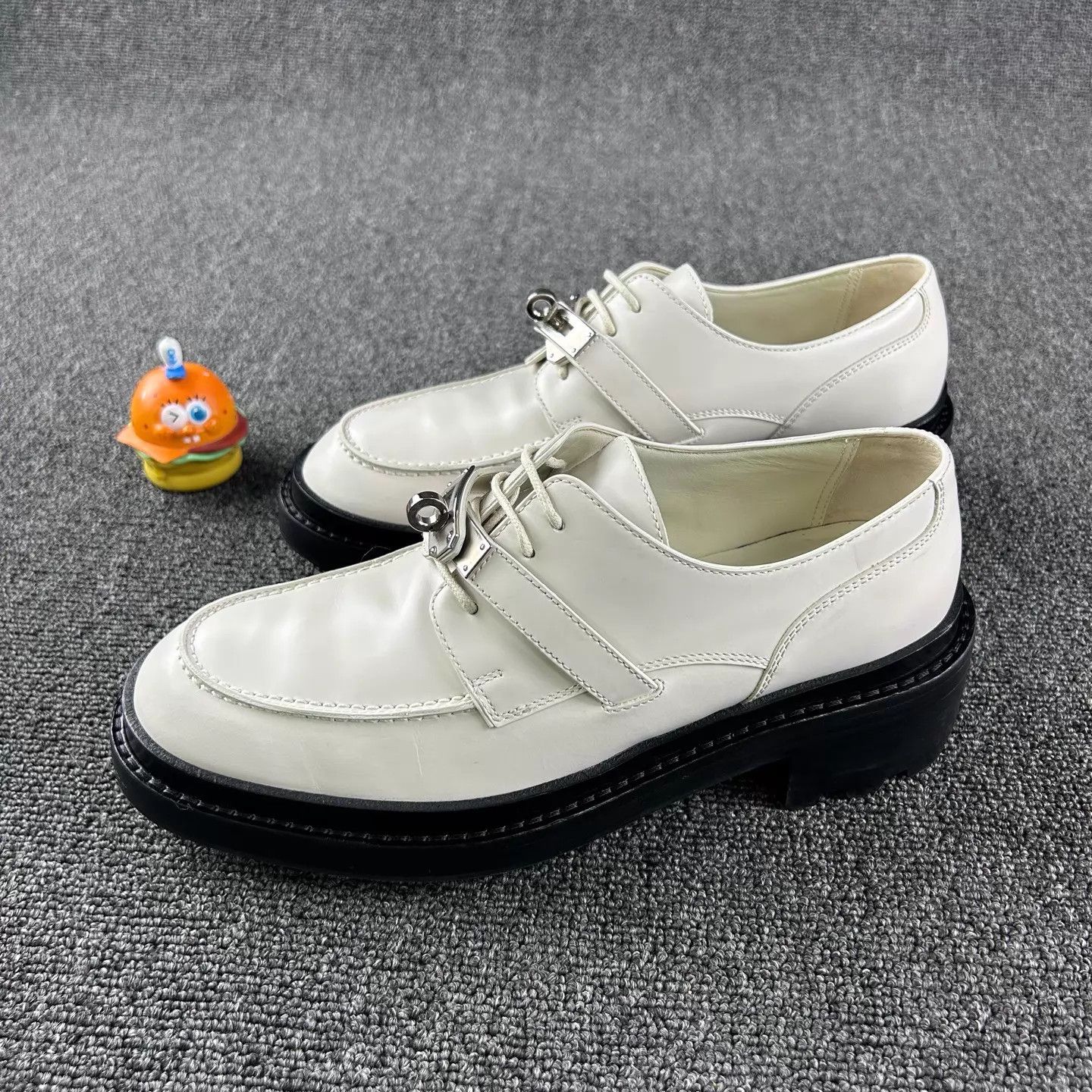 Hermes Hermes White Loafer 38.5 EU Size US 8 / IT 38 - 1 Thumbnail