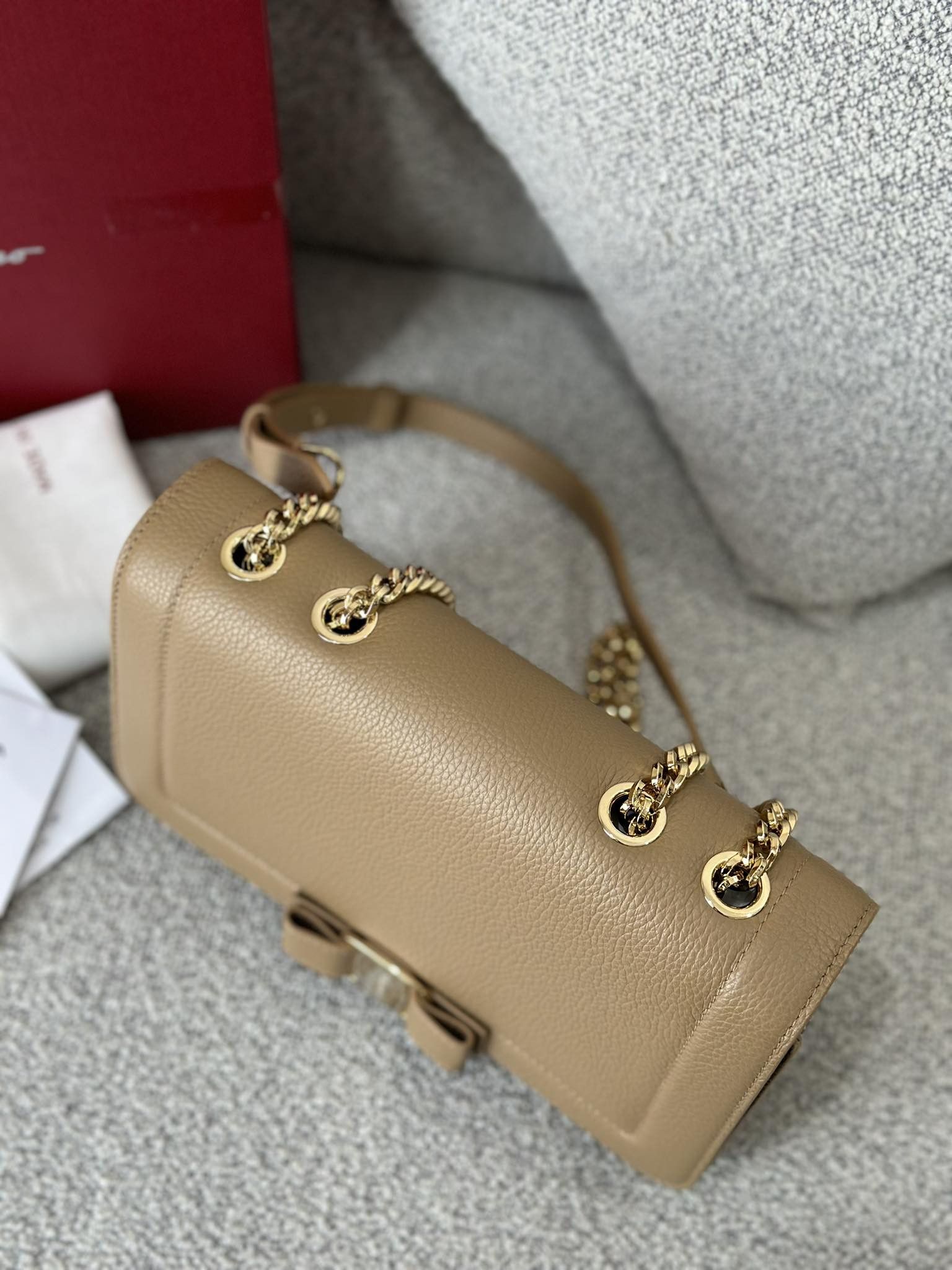 Salvatore Ferragamo o1s1rm0924 Size: OS / Vara Bow Shoulder Bag in Brown Size ONE SIZE - 6 Thumbnail