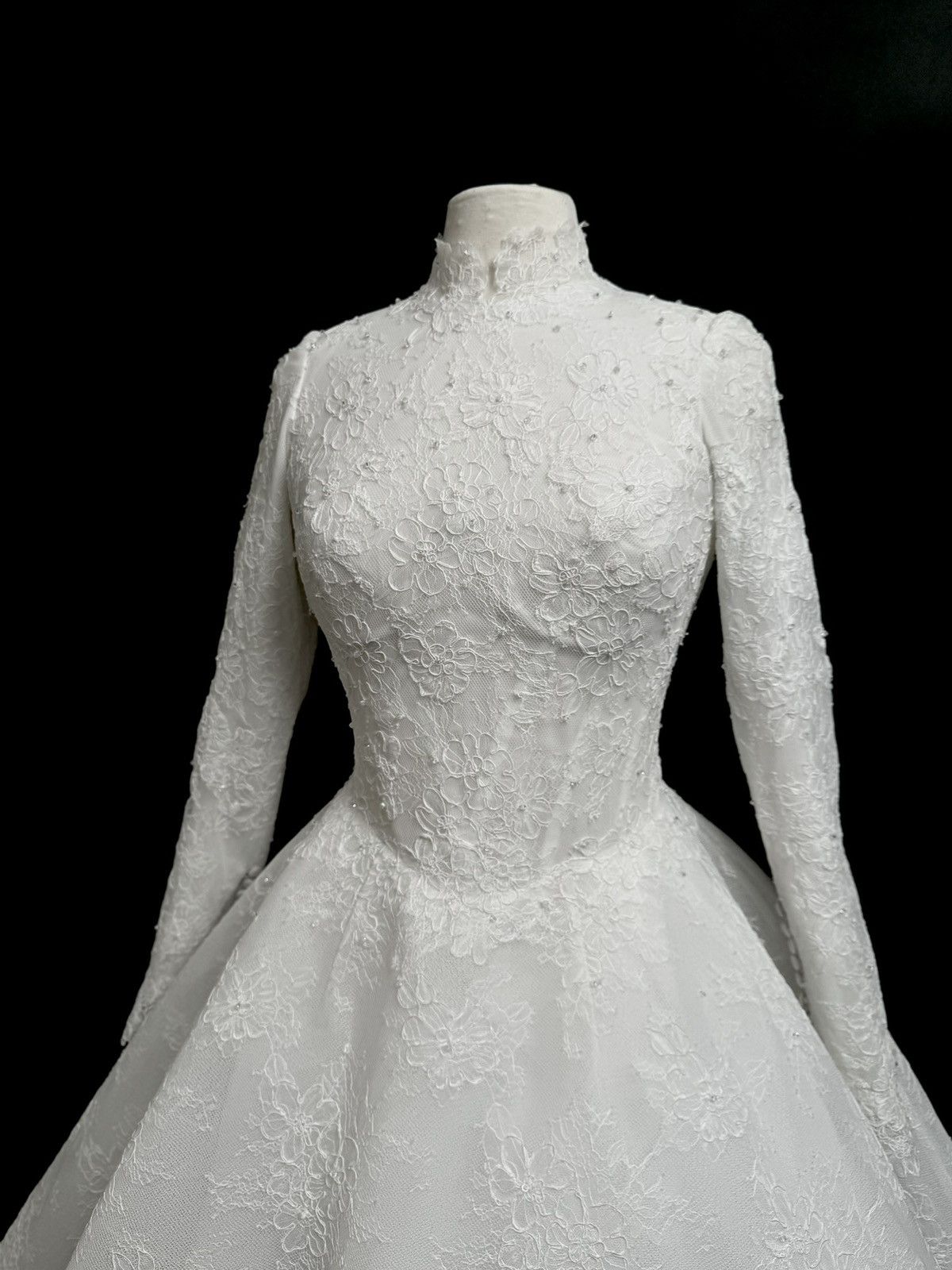 Other Preloved US 8 Anna Augusta Chantilly lace Bridal gown Size M / US 6-8 / IT 42-44 - 3 Thumbnail