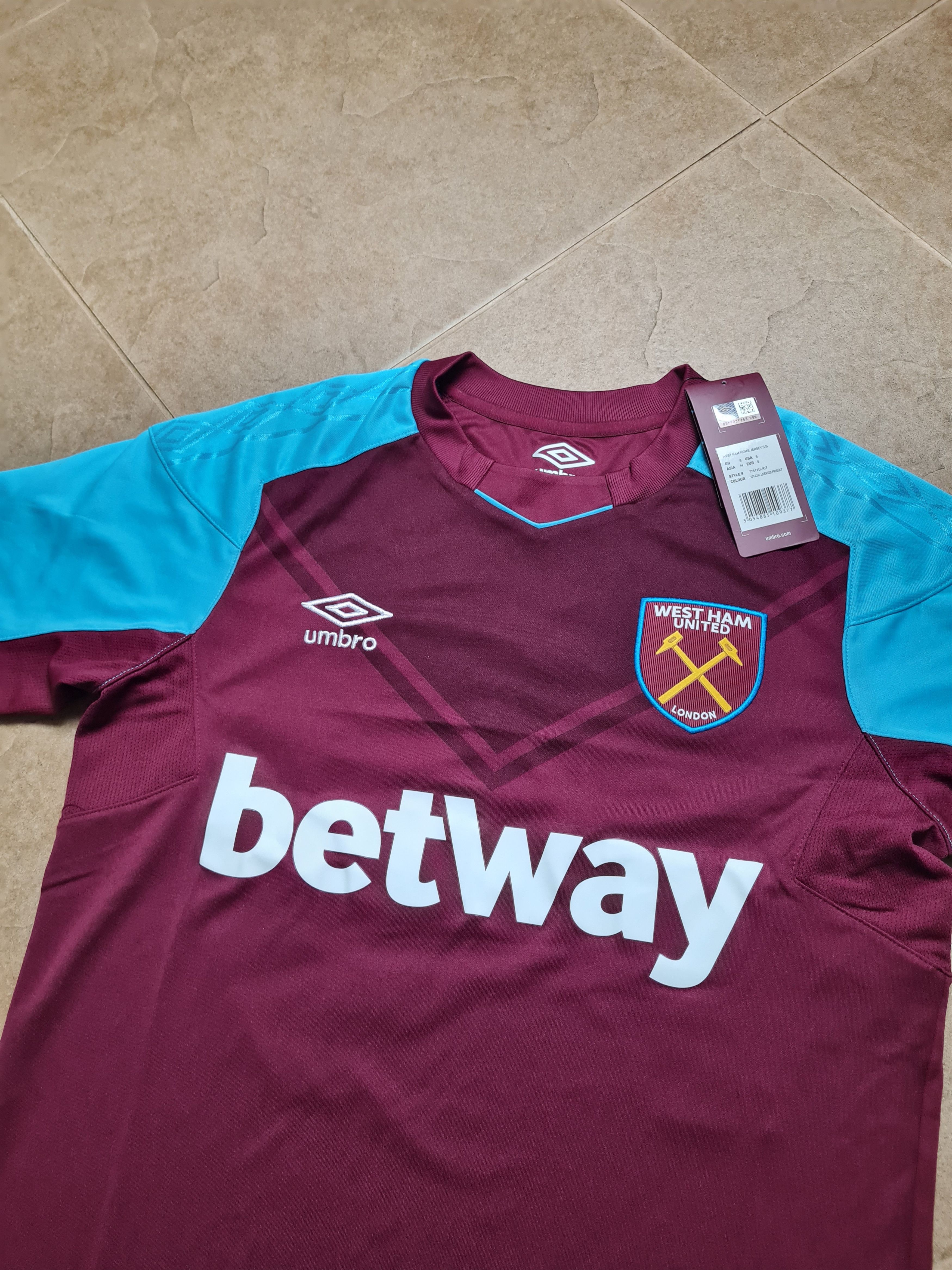 Umbro WEST HAM UNITED 2017-18 shirt trikot maglia camiseta #70 Size US S / EU 44-46 / 1 - 10 Thumbnail