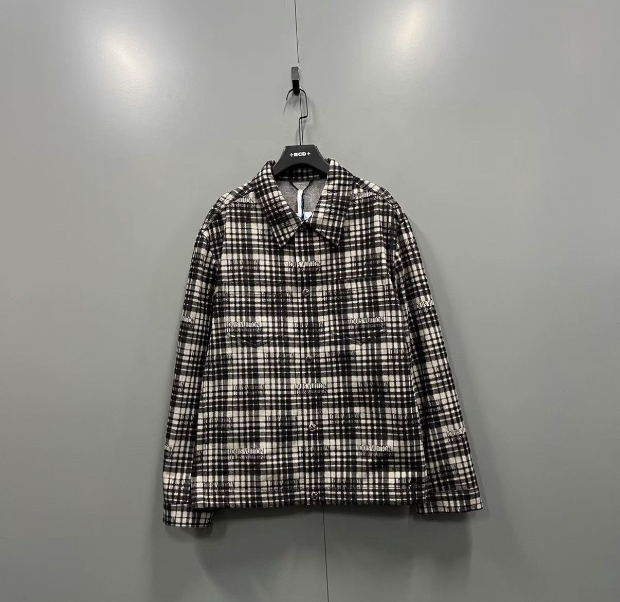 Louis Vuitton Louis Vuitton LV 23 Checked All-over Logo Shirt J41 Size US L / EU 52-54 / 3 - 1 Thumbnail