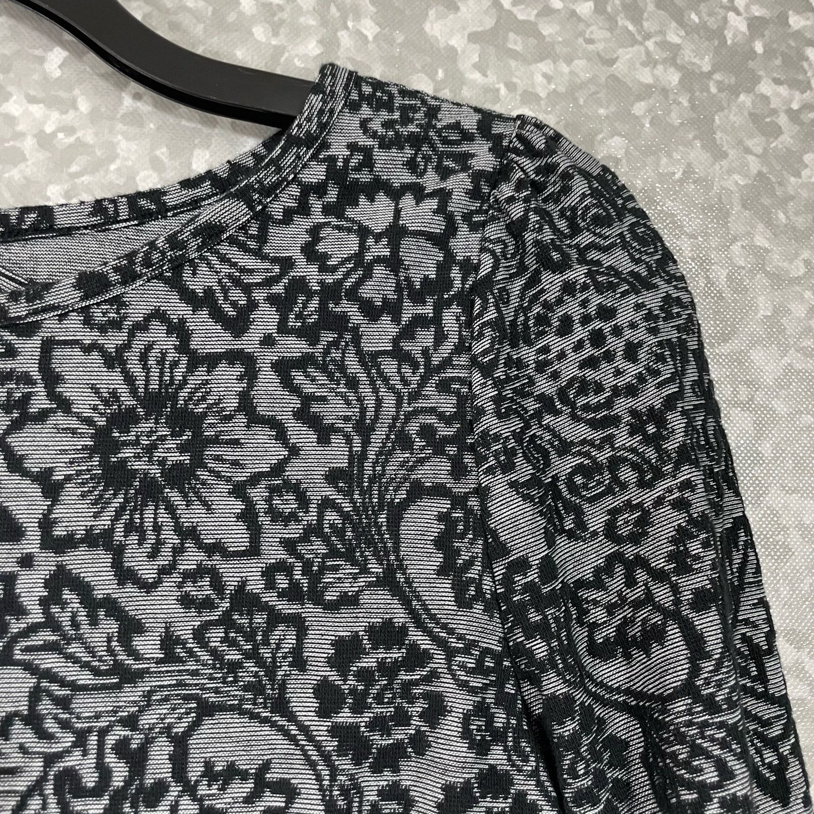 Loft Ann Taylor LOFT Black Lace Print Knit Top - Size Medium Size M / US 6-8 / IT 42-44 - 2 Thumbnail