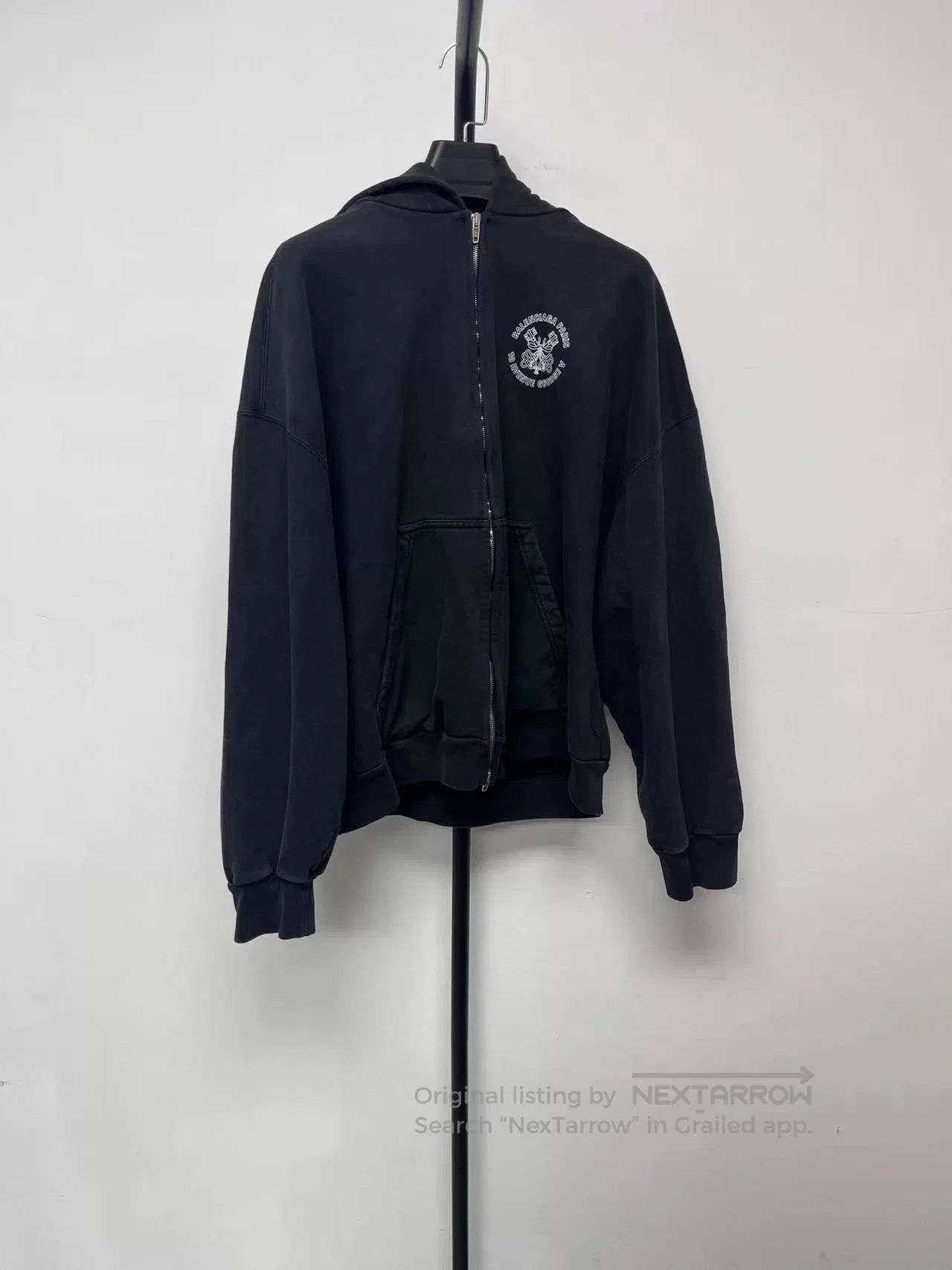 Balenciaga balenciaga logo zip hoodie in black. Size US L / EU 52-54 / 3 - 1 Thumbnail