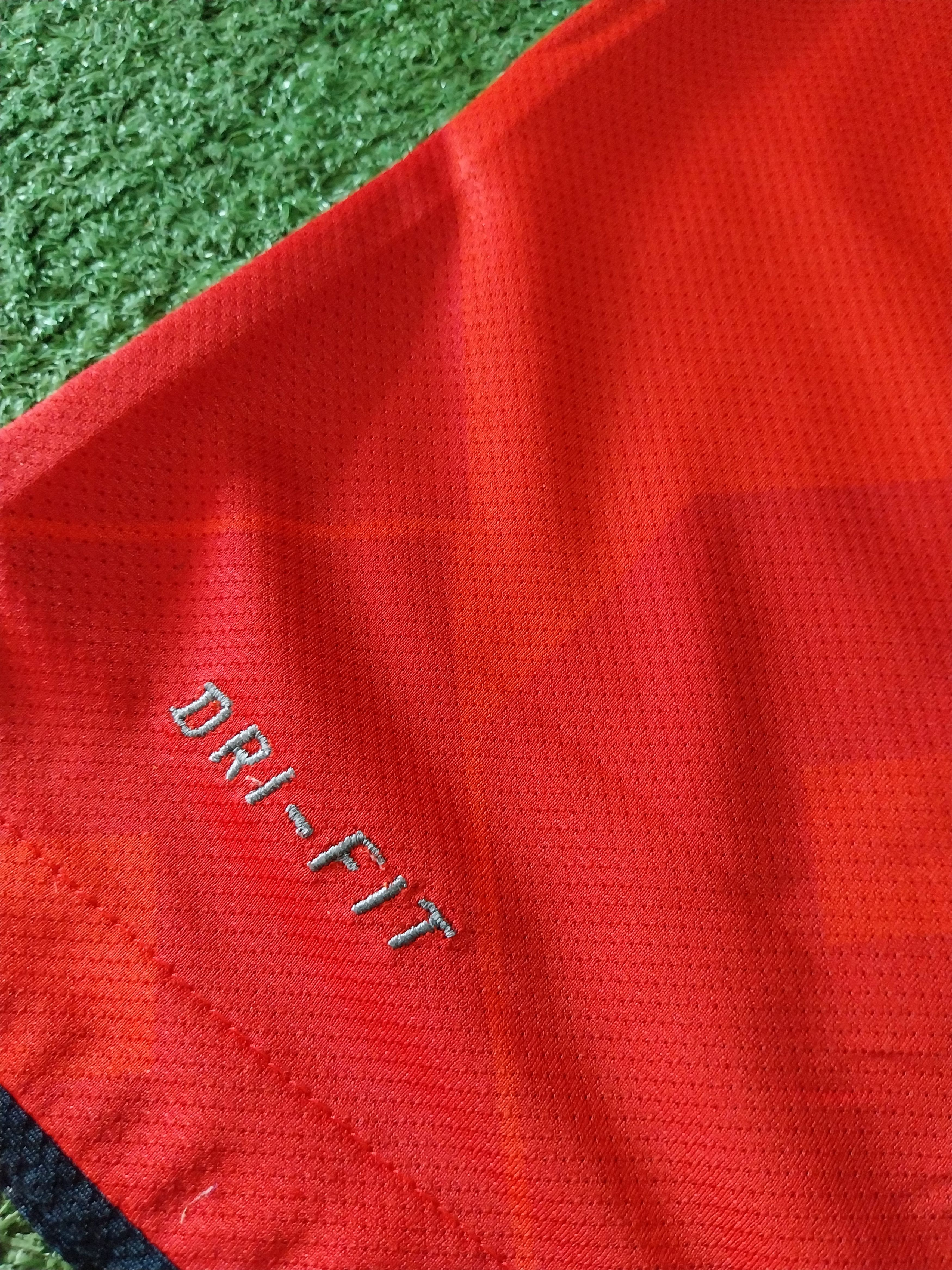 Nike Paris saint germain away 2010 ludovic giuly jersey football Size US L / EU 52-54 / 3 - 7 Thumbnail