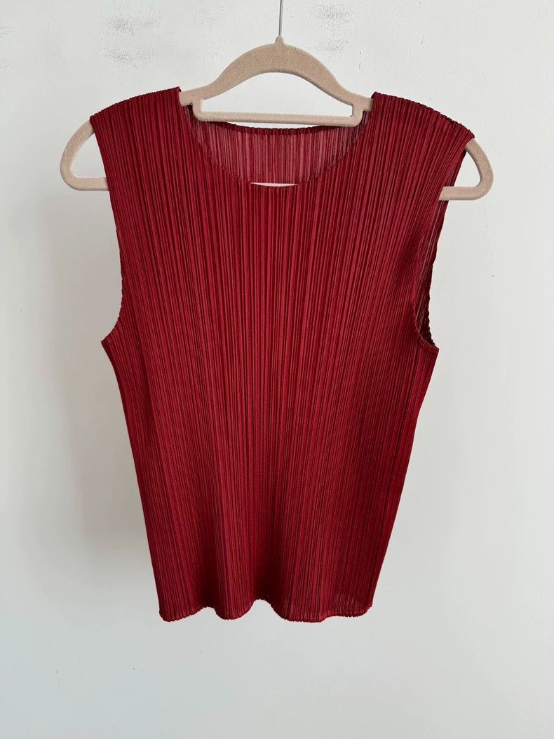 Issey Miyake issey miyake size：one size Red vest 2506-Nextarrow Size XXS / US 00 / IT 34 - 1 Thumbnail