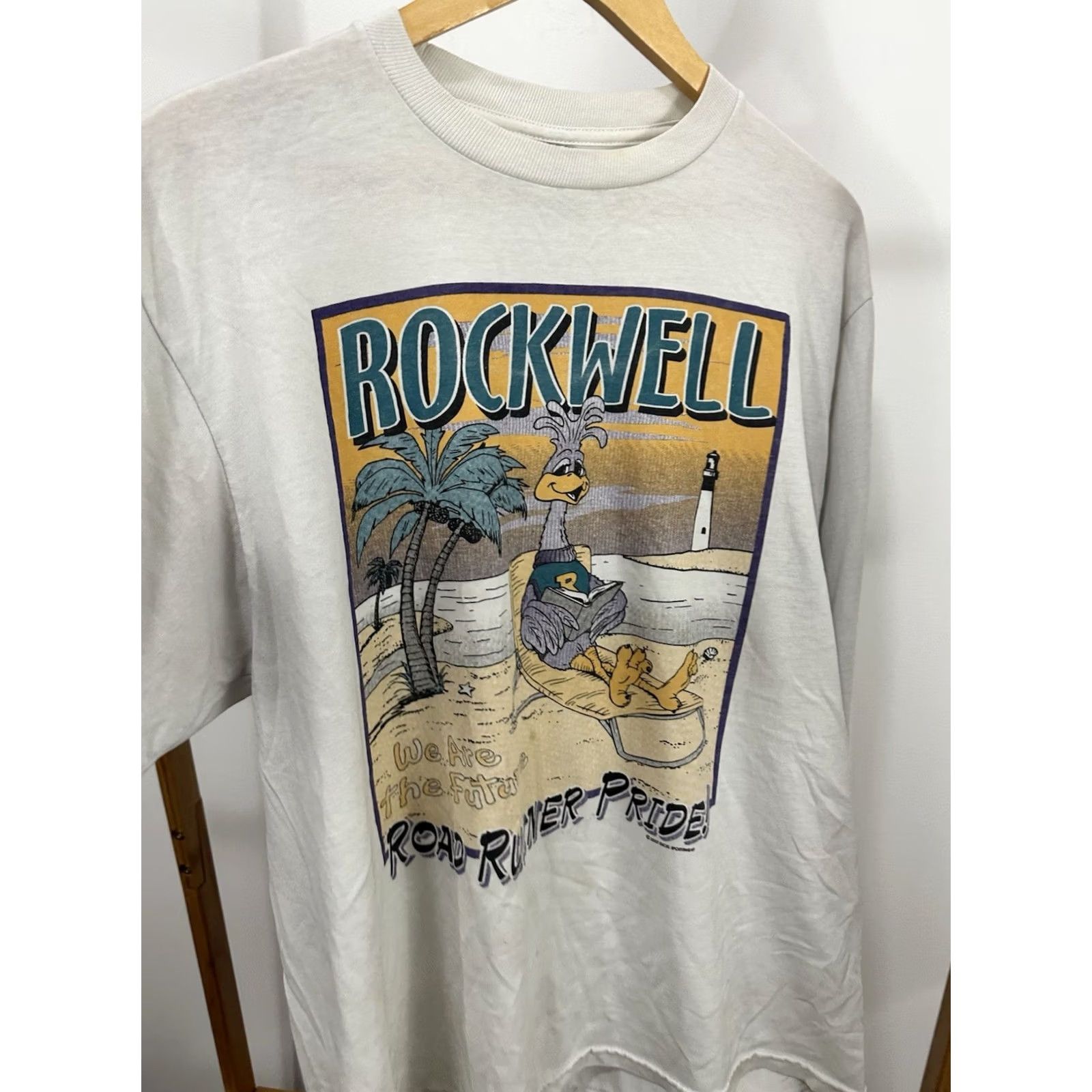 Jerzees VTG Rockwell Road Runner Pride Long Sleeve T-Shirt L Mens White JERZEES Rockwell Road Runner Pride Distressed Workwear Thrashed 90s? Size US L / EU 52-54 / 3 - 5 Thumbnail