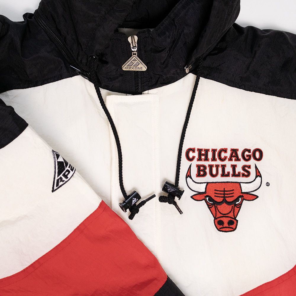 Apex One Vintage 90s Apex One Chicago Bulls NBA Puffer Jacket L Size US L / EU 52-54 / 3 - 3 Thumbnail