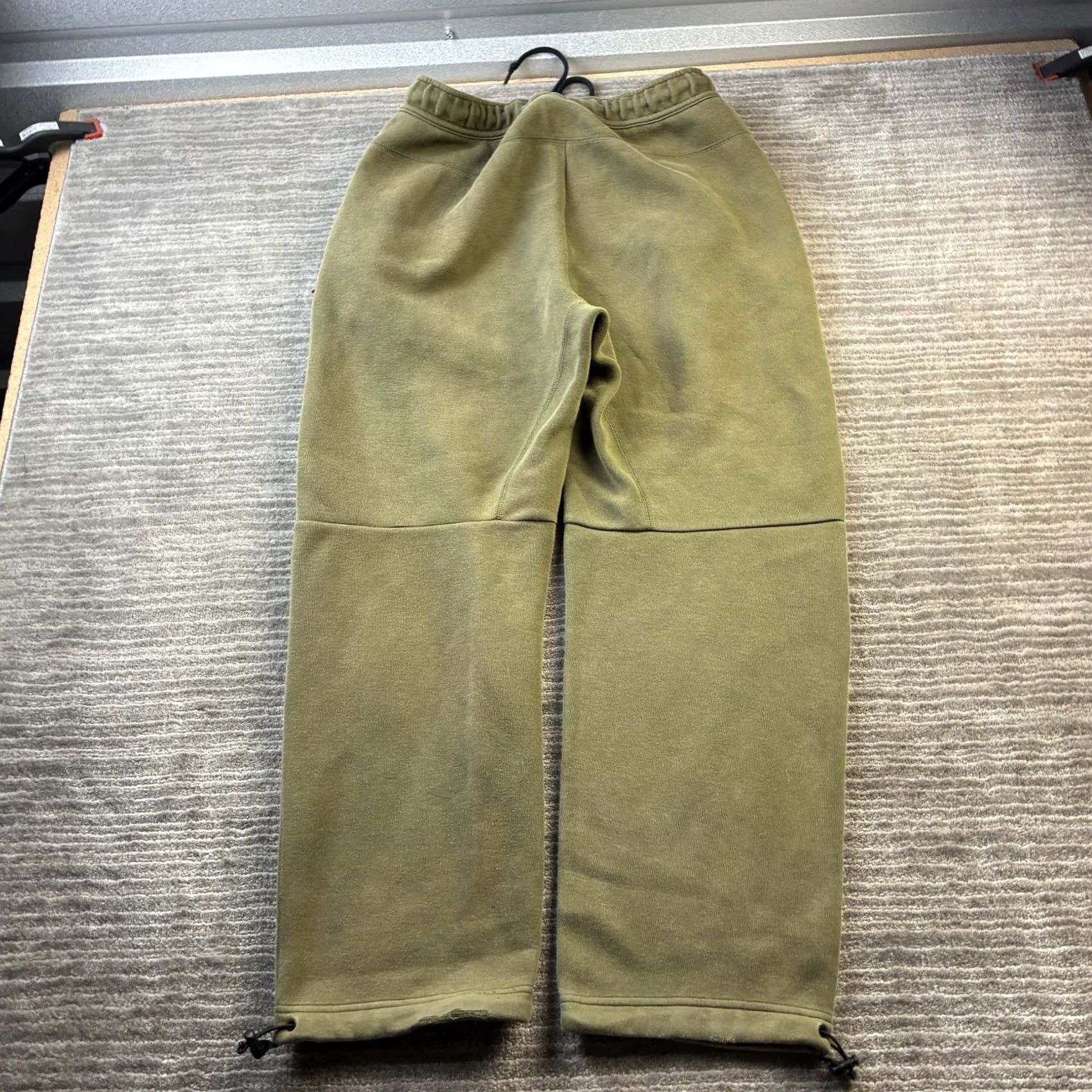 Nike Nike Tech Fleece Pants Mens M Green Jogger Open Hem Sweatpants Olive | Activewear, Casual Size US 31 - 2 Thumbnail