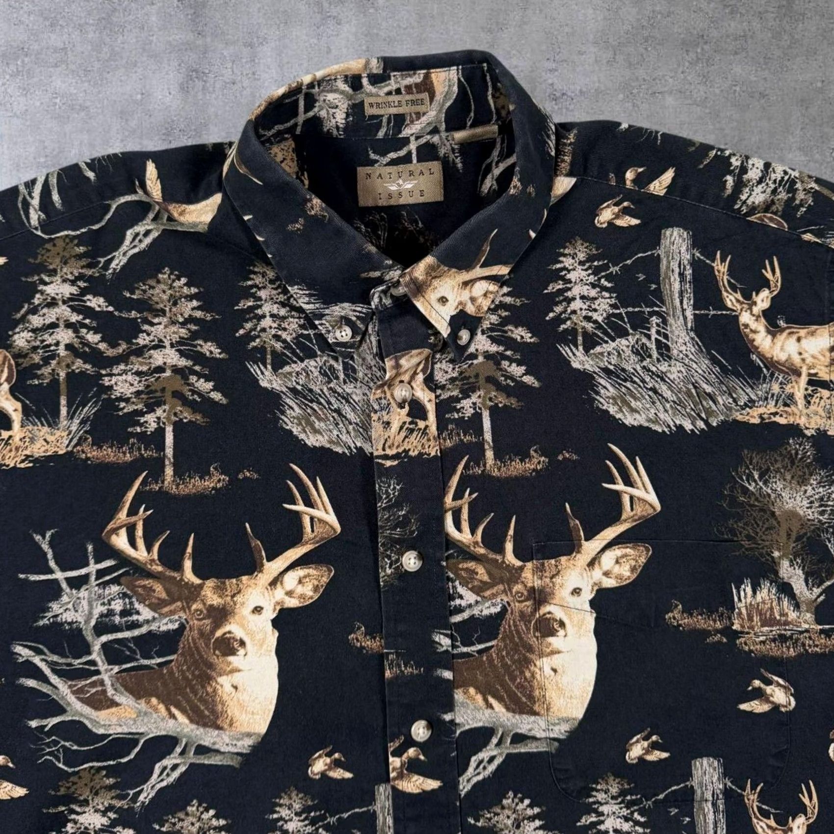 Vintage VINTAGE Natural Issue Shirt XL Black Short Sleeve Button-Down Collared Cotton Casual Men Button-Up All-Over Print Wildlife{ } Size US XL / EU 56 / 4 - 4 Thumbnail