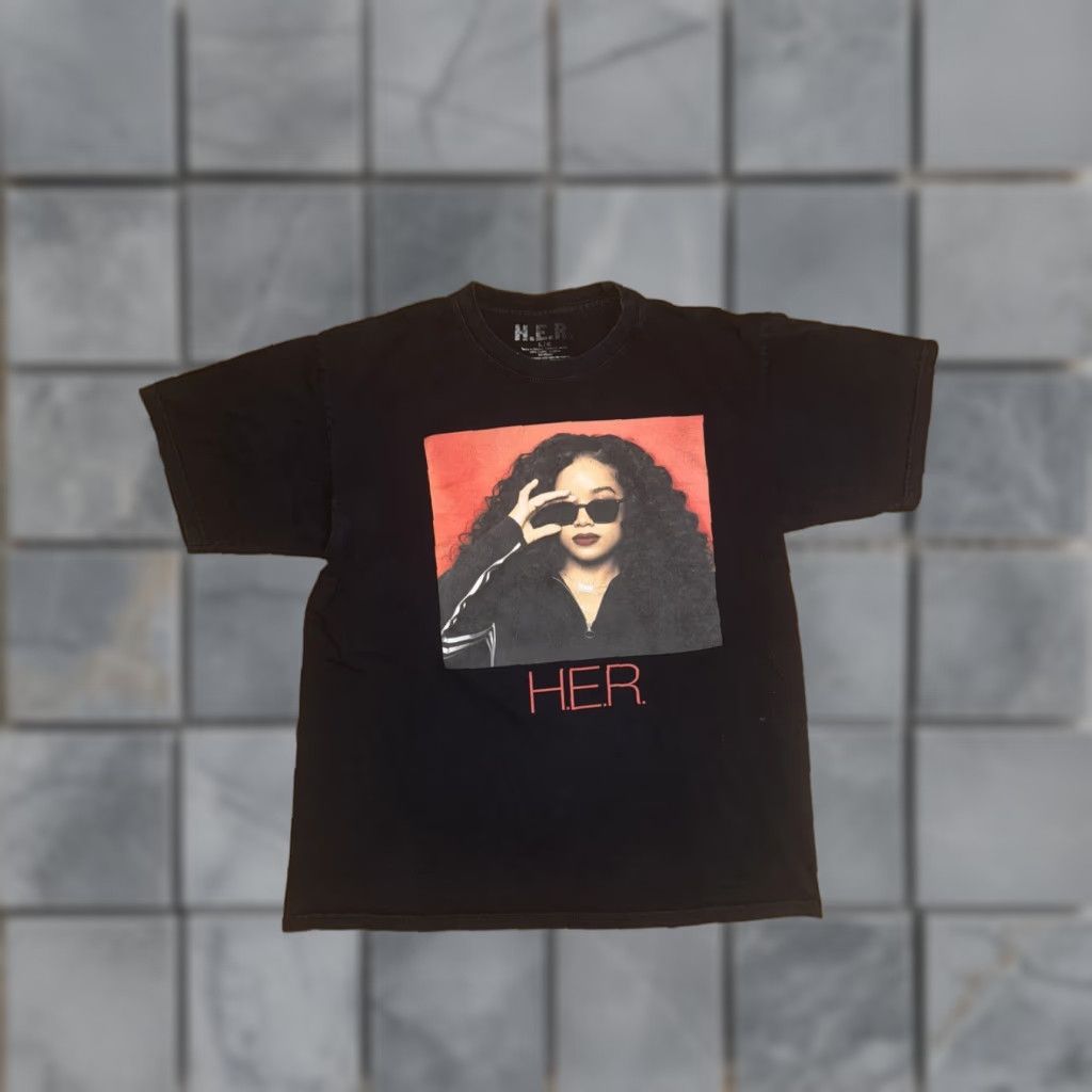 Vintage H.E.R. Photograph T-Shirt Black Large Mens 20x25.5 Regular Size L Shirt Size US L / EU 52-54 / 3 - 1 Thumbnail