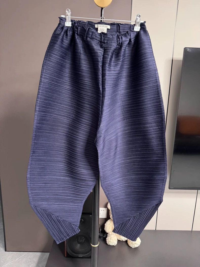 Issey Miyake Issey Miyake size:5 Blue pleated special-shaped chicken le Size 22" - 1 Thumbnail