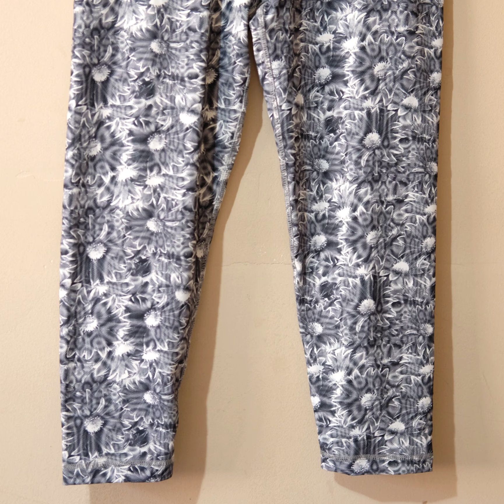 Vintage Velocity Active Capri Leggings Womens XL Black White Gray Size 30" / US 8 / IT 44 - 3 Thumbnail