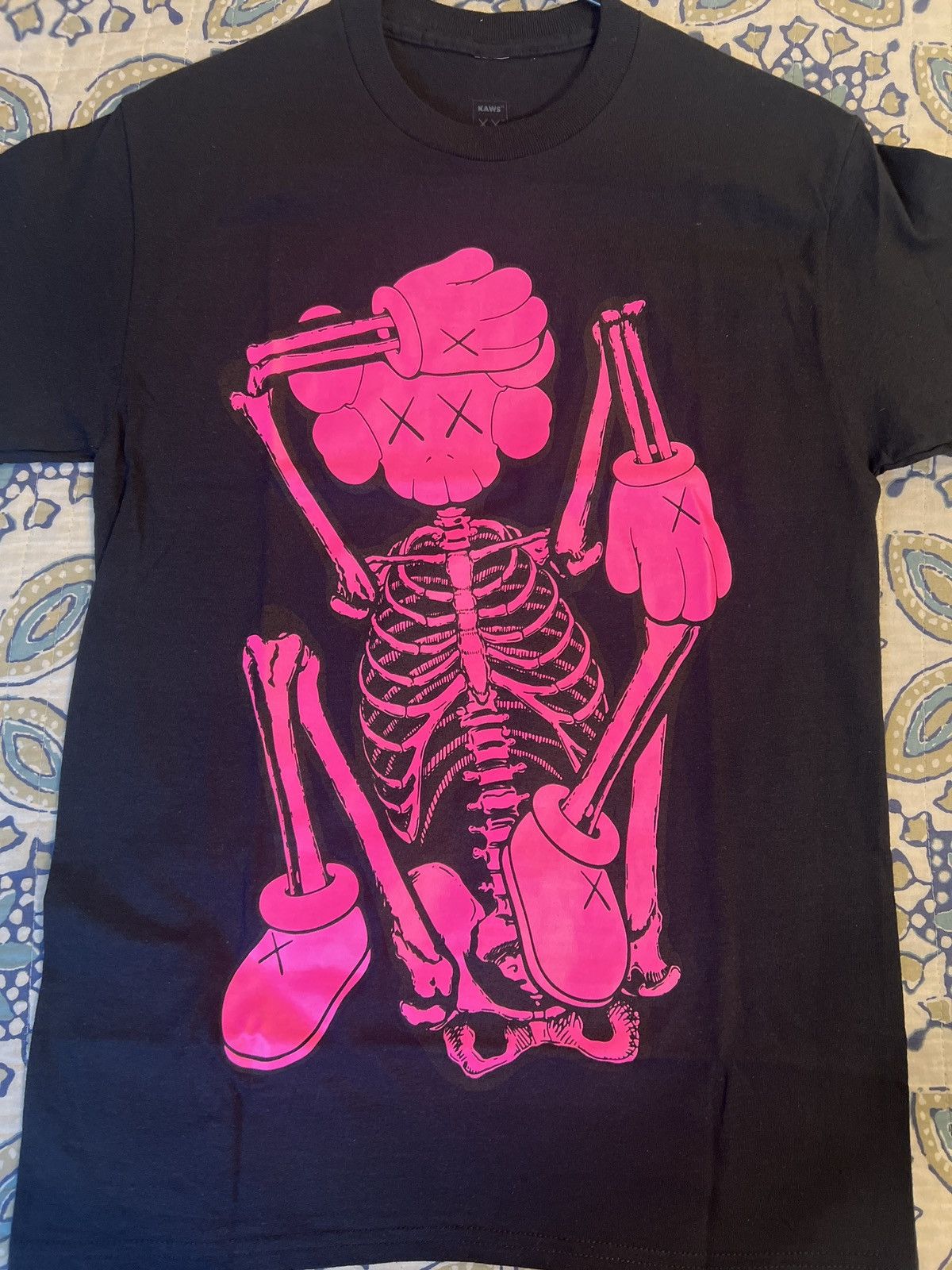 Kaws Kaws New Fiction Blk/Pink tee size SM Size US S / EU 44-46 / 1 - 1 Thumbnail