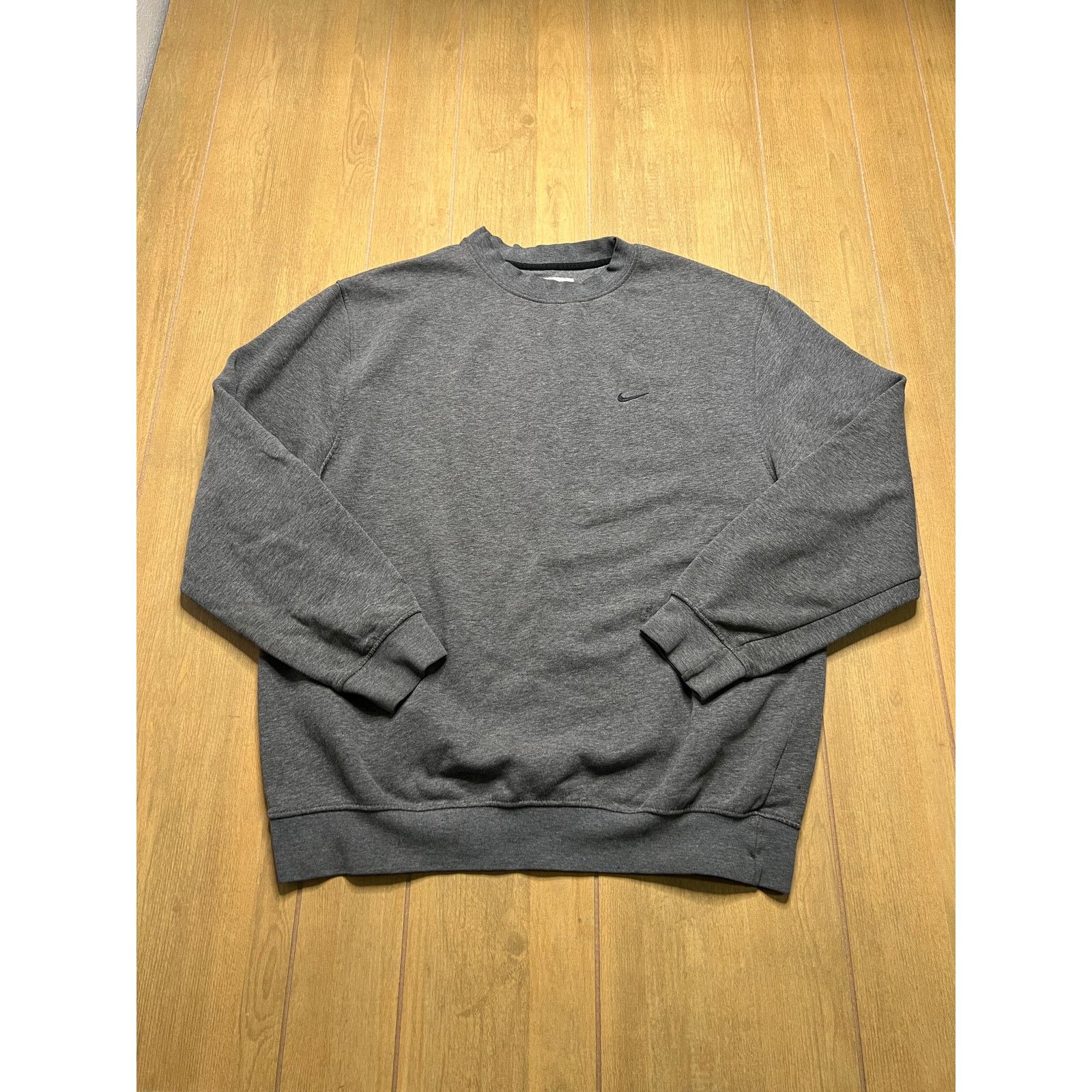 Nike Vintage Nike Sweatshirt Mens Large Gray Y2K Mini Swoosh Size US L / EU 52-54 / 3 - 1 Thumbnail