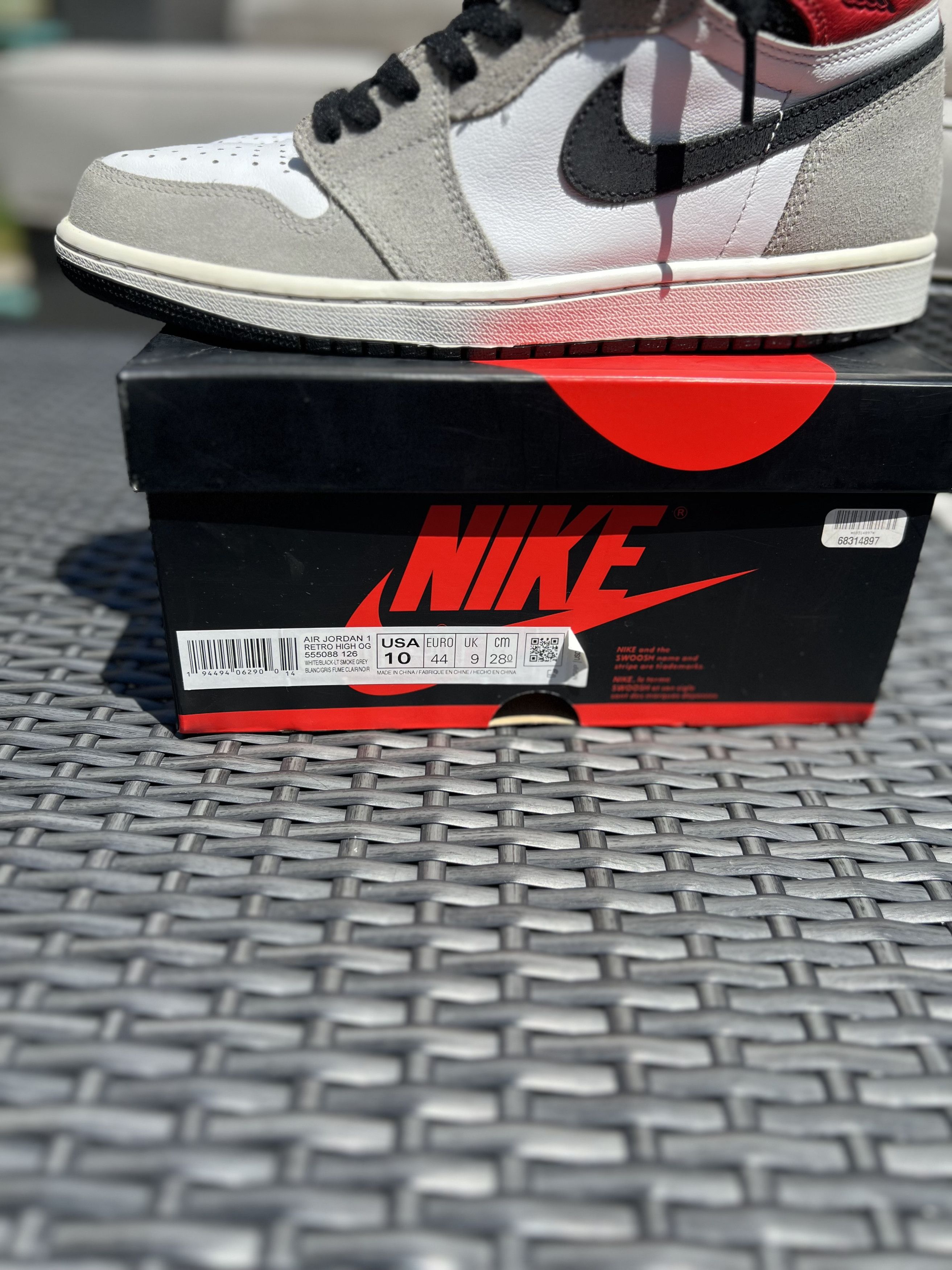 Jordan Brand Air Jordan 1 Retro High OG 'Smoke Grey' Sz 10 with box Size US 10 / EU 43 - 6 Thumbnail