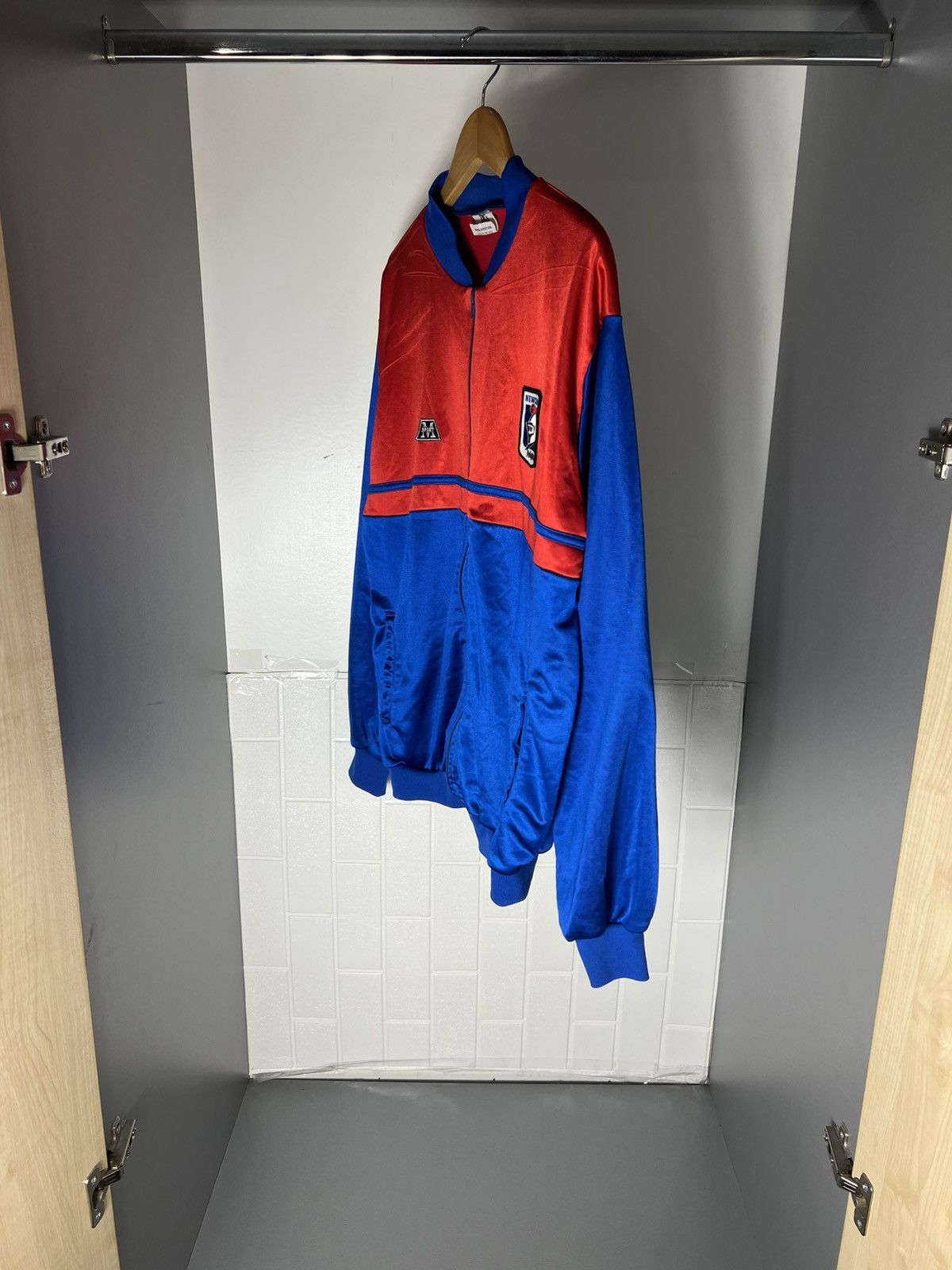 Canterbury of New Zealand VINTAGE NEW CASTLE KNIGHTS NRL AUSTRALIA RUGBY JERSEY 90s Size US M / EU 48-50 / 2 - 8 Thumbnail