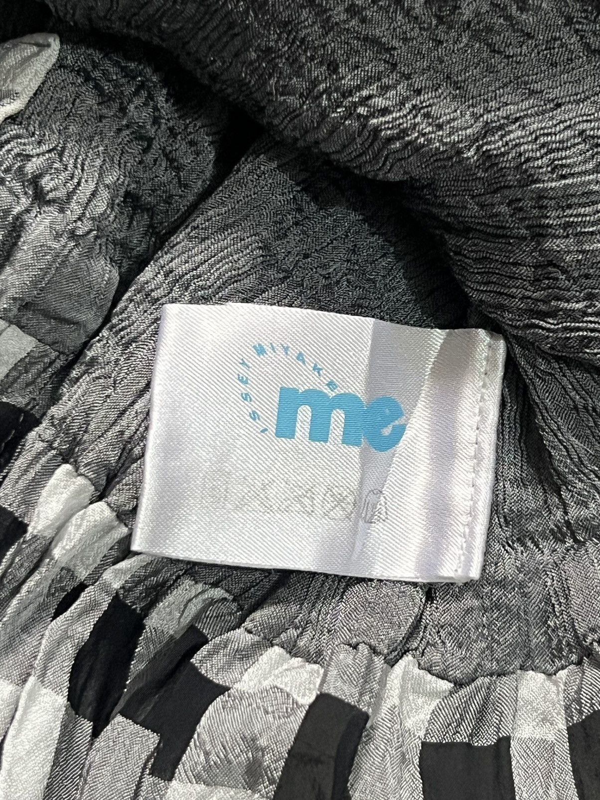 Issey Miyake × Japanese Brand × Pleats Please Issey Miyake Issey Miyake Me Pleated Grey Checkered Womens Top Size S / US 4 / IT 40 - 4 Thumbnail