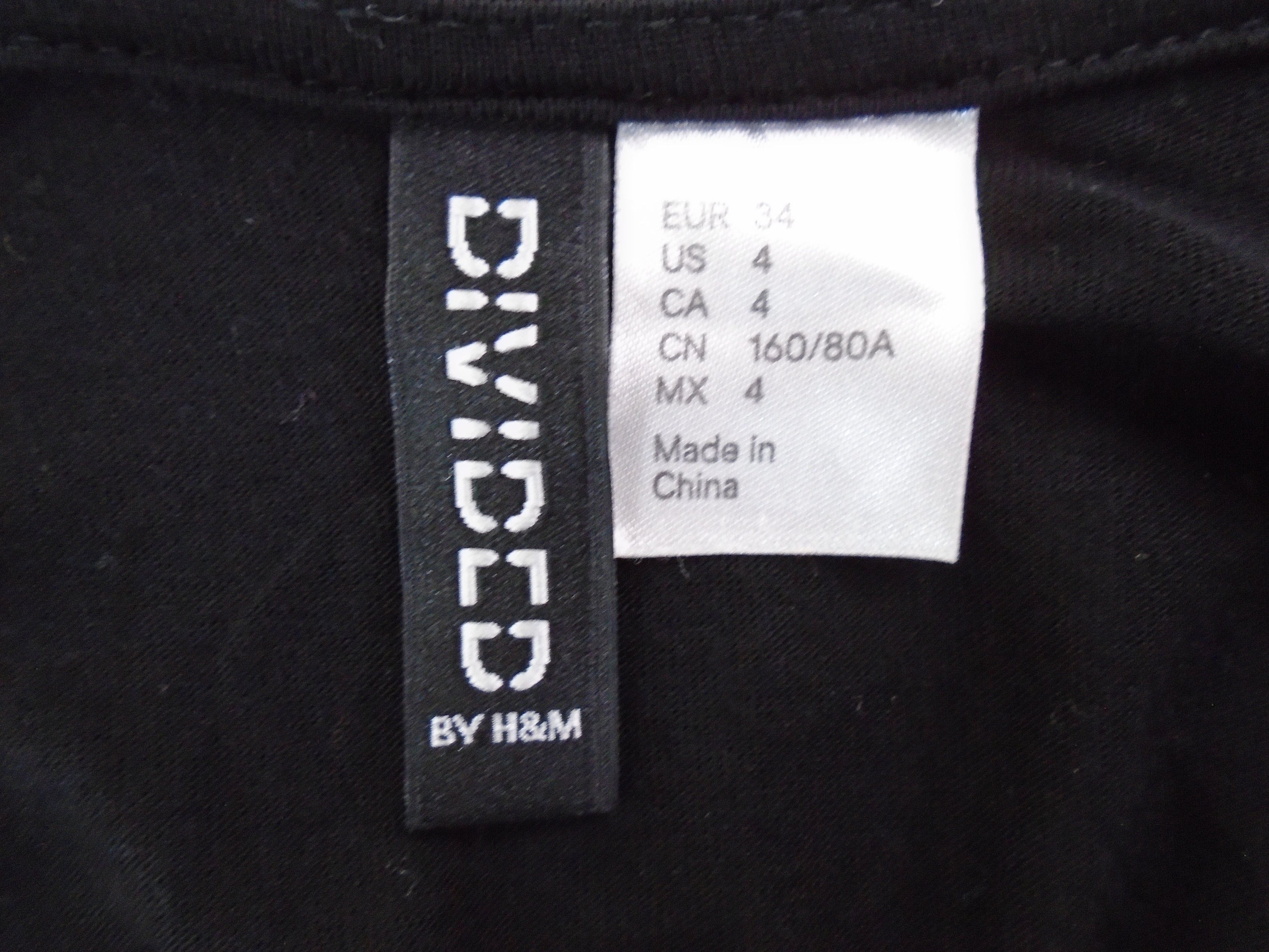 H&M Women's Tank Tops H&M. Color: Black. Size: XS. Size XS / US 0-2 / IT 36-38 - 4 Thumbnail