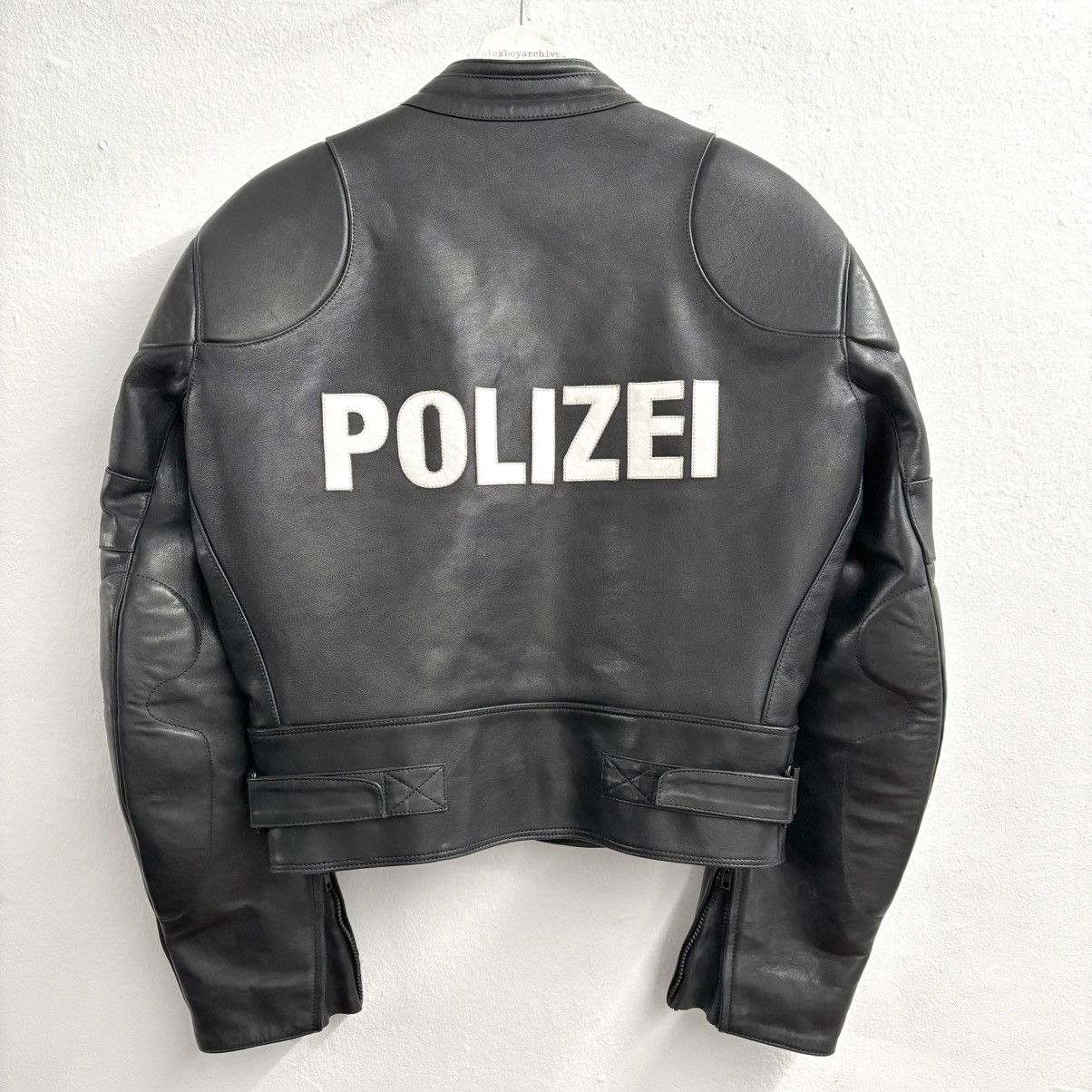 Vetements POLIZEI Styleレザージャケット Vetements POLIZEI Styleレザージャケット Vetements POLIZEI Style