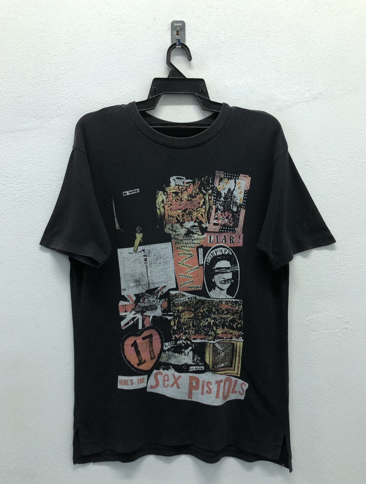 Band Tees Uniqlo Rock Band Sex Pistols T-Shirt Size US M / EU 48-50 / 2 - 1 Thumbnail