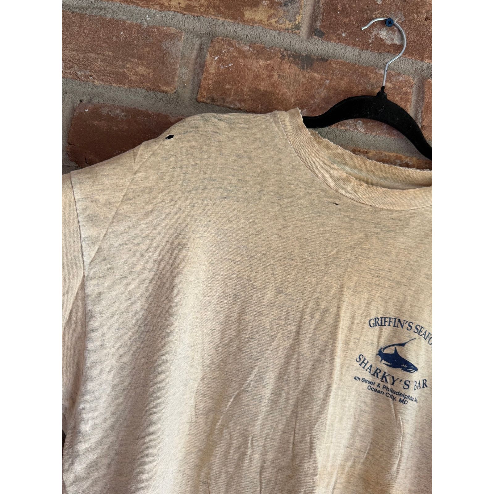 Hanes Vintage Sharky’s Bar Ocean City Maryland Tee Size US XL / EU 56 / 4 - 4 Thumbnail