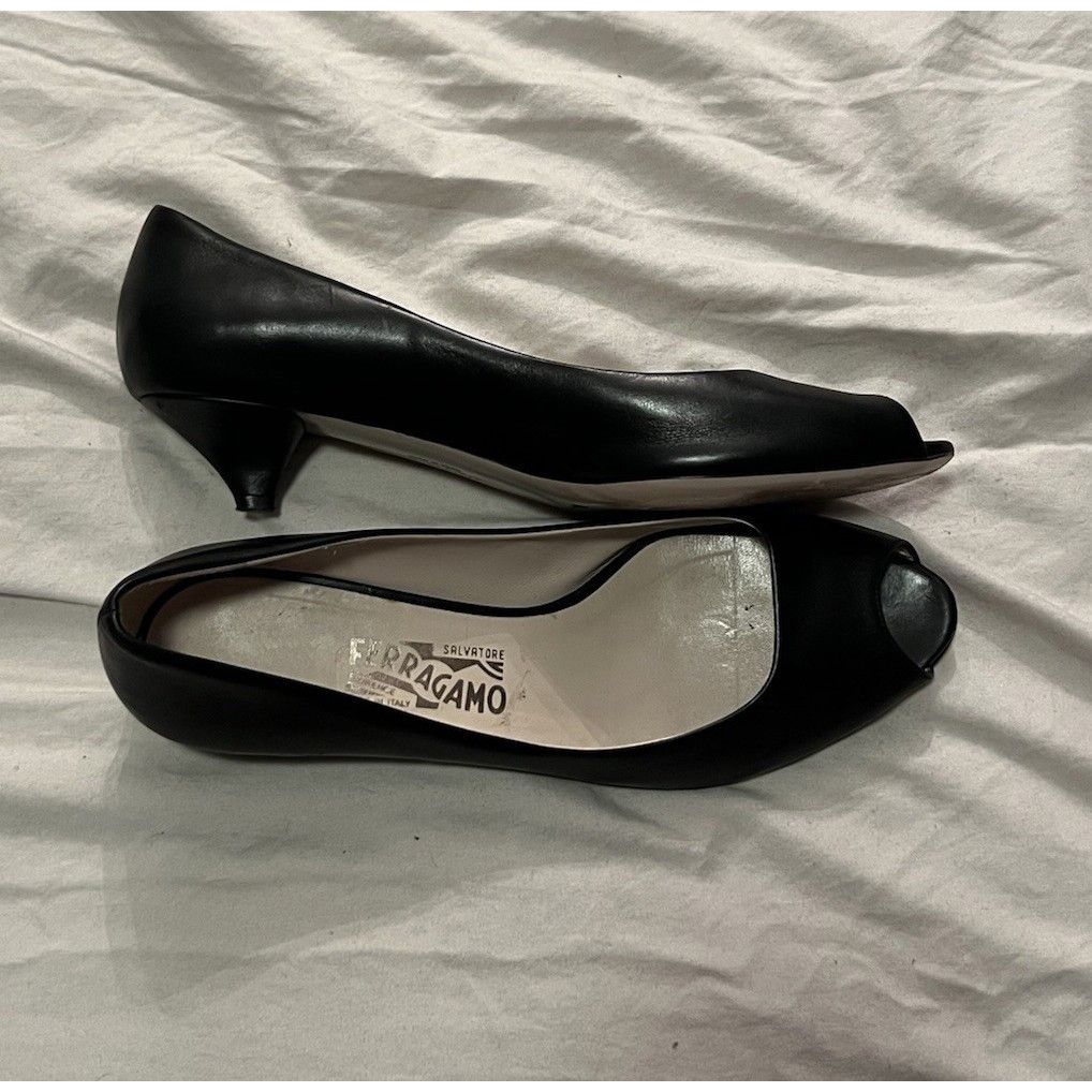 Salvatore Ferragamo Salvatore Ferragamo Kitten Heels Size 10 US Black Leather Size US 10 / IT 40 - 2 Thumbnail