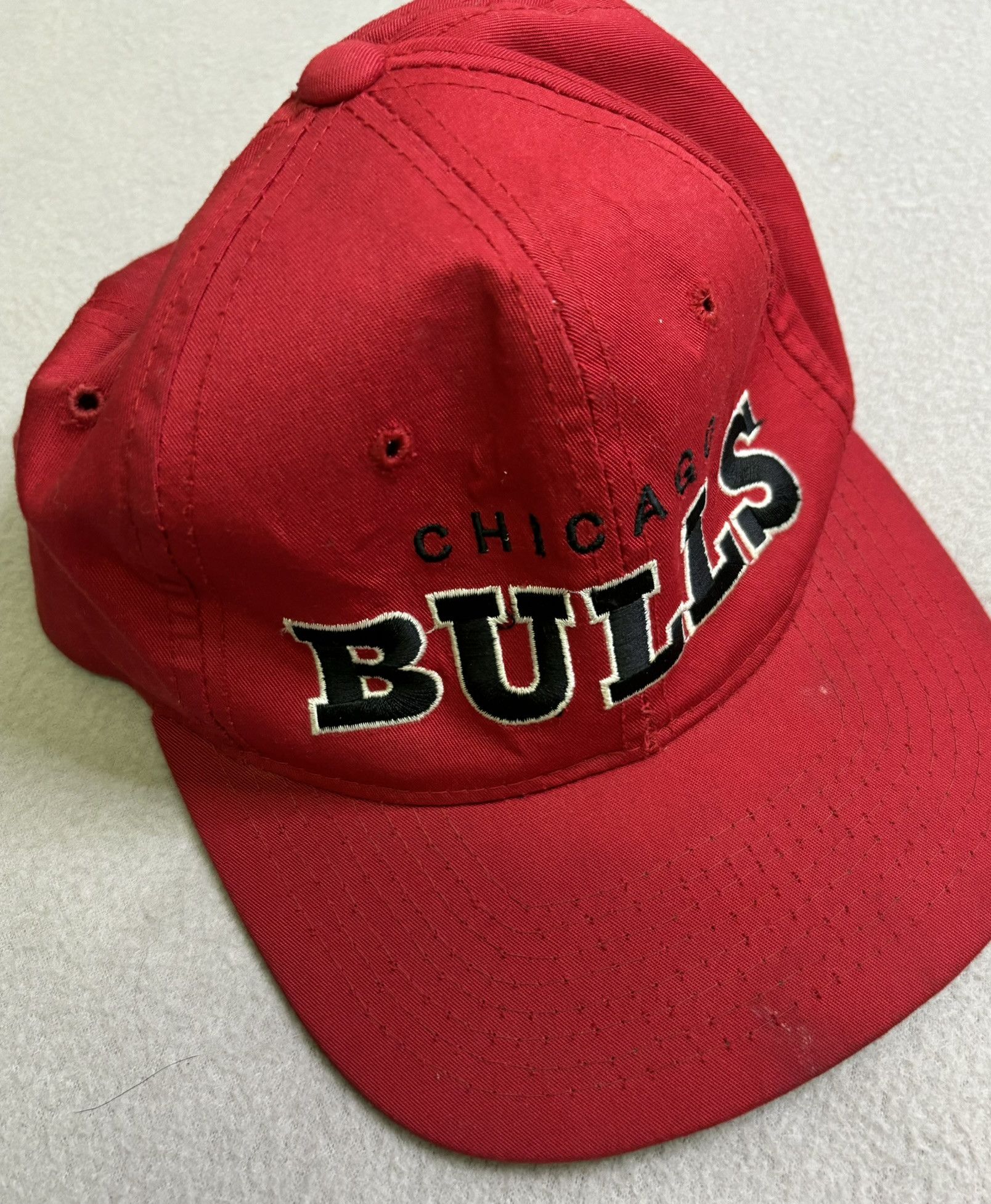 NBA × Starter × Vintage Chicago Bulls NBA 90s Starter Red Cap Size ONE SIZE - 3 Thumbnail