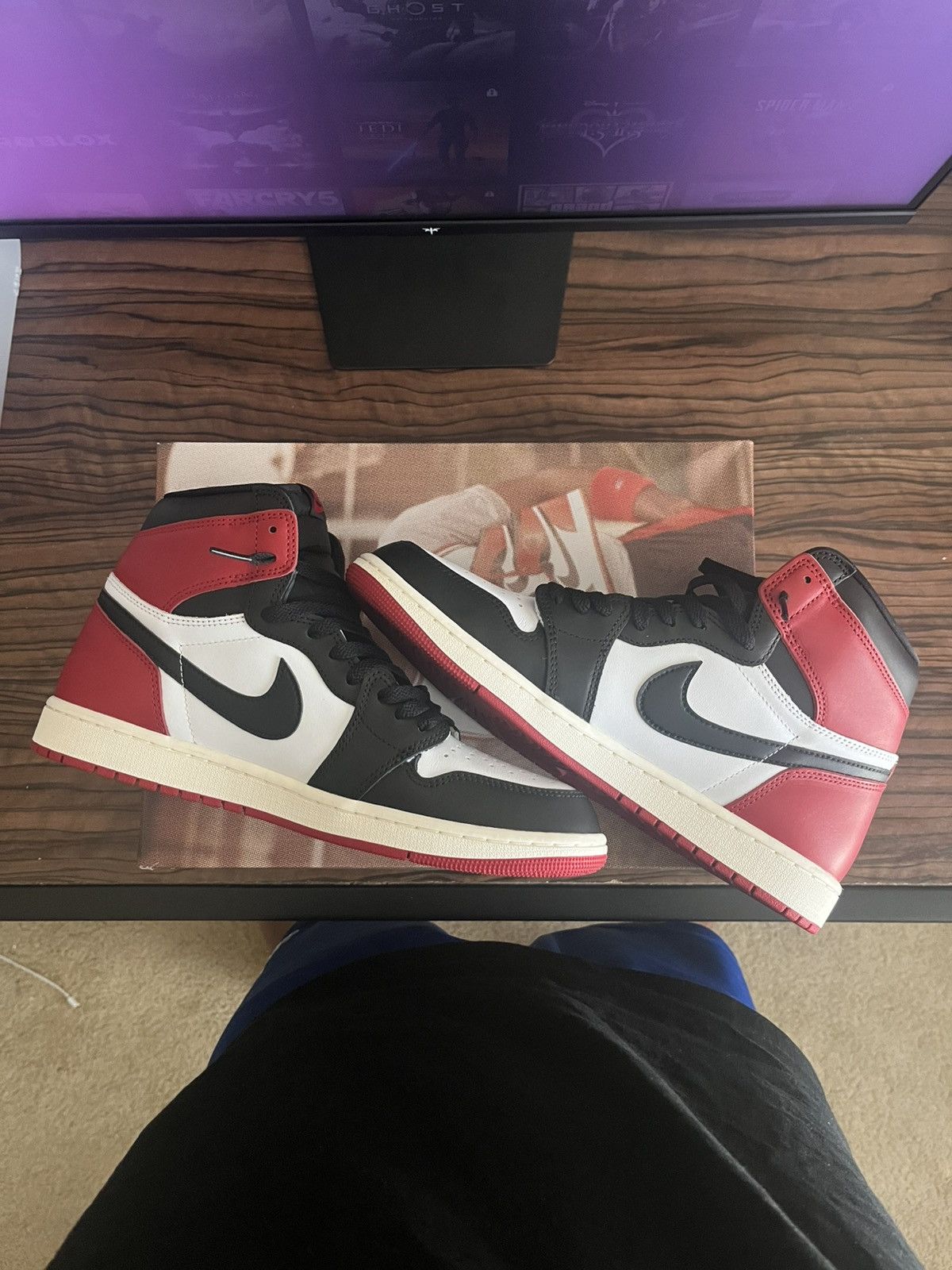 Jordan Brand Jordan 1 Retro High OG Black Toe Size US 11 / EU 44 - 3 Thumbnail