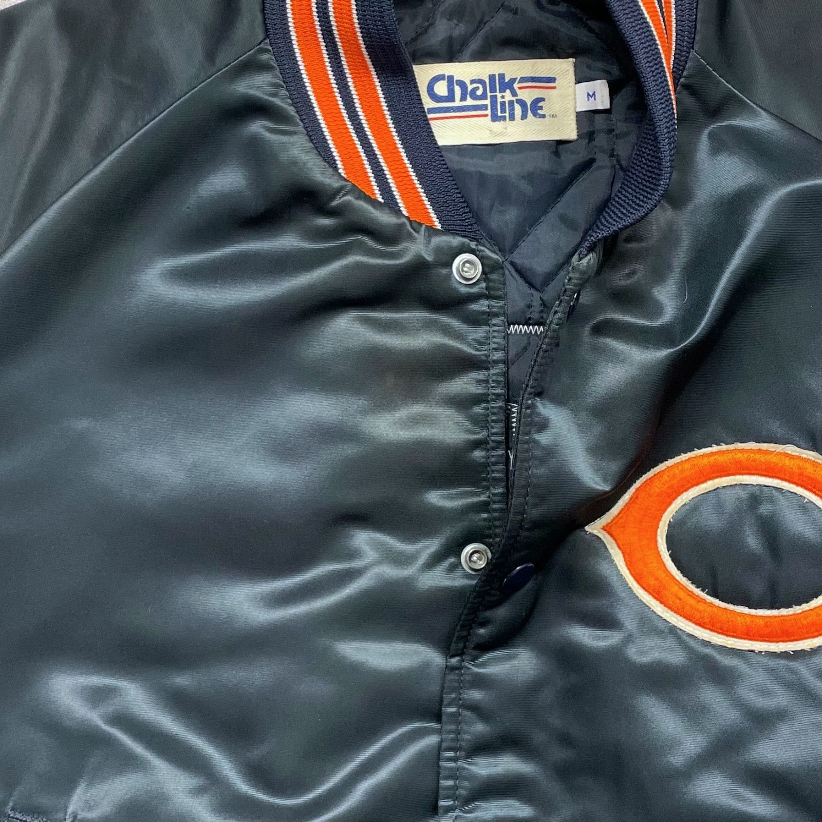NFL VTG 80s CHICAGO BEARS CHALK LINE SATIN JACKET SPELL OUT Sz M Size US M / EU 48-50 / 2 - 8 Thumbnail