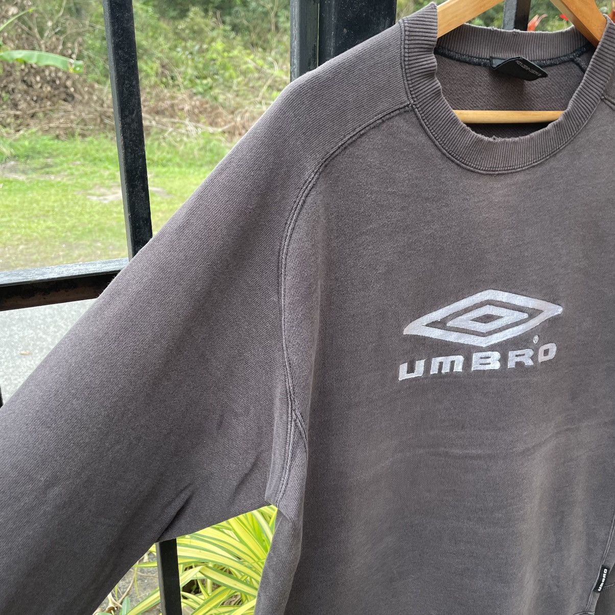Umbro 🔥Vintage Umbro OG Big Logo Sun Faded Distress Sweatshirts Size US M / EU 48-50 / 2 - 7 Thumbnail