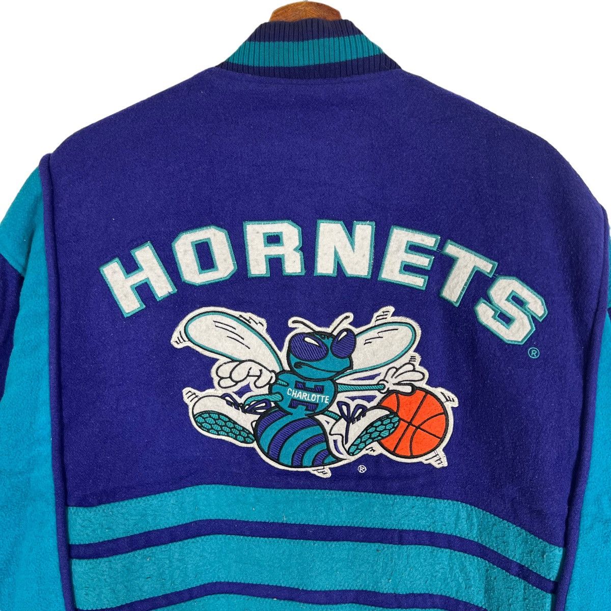 Nutmeg Nutmeg 90s Charlotte Hornets Varsity Jacket Stadium Jacket Size US L / EU 52-54 / 3 - 2 Thumbnail