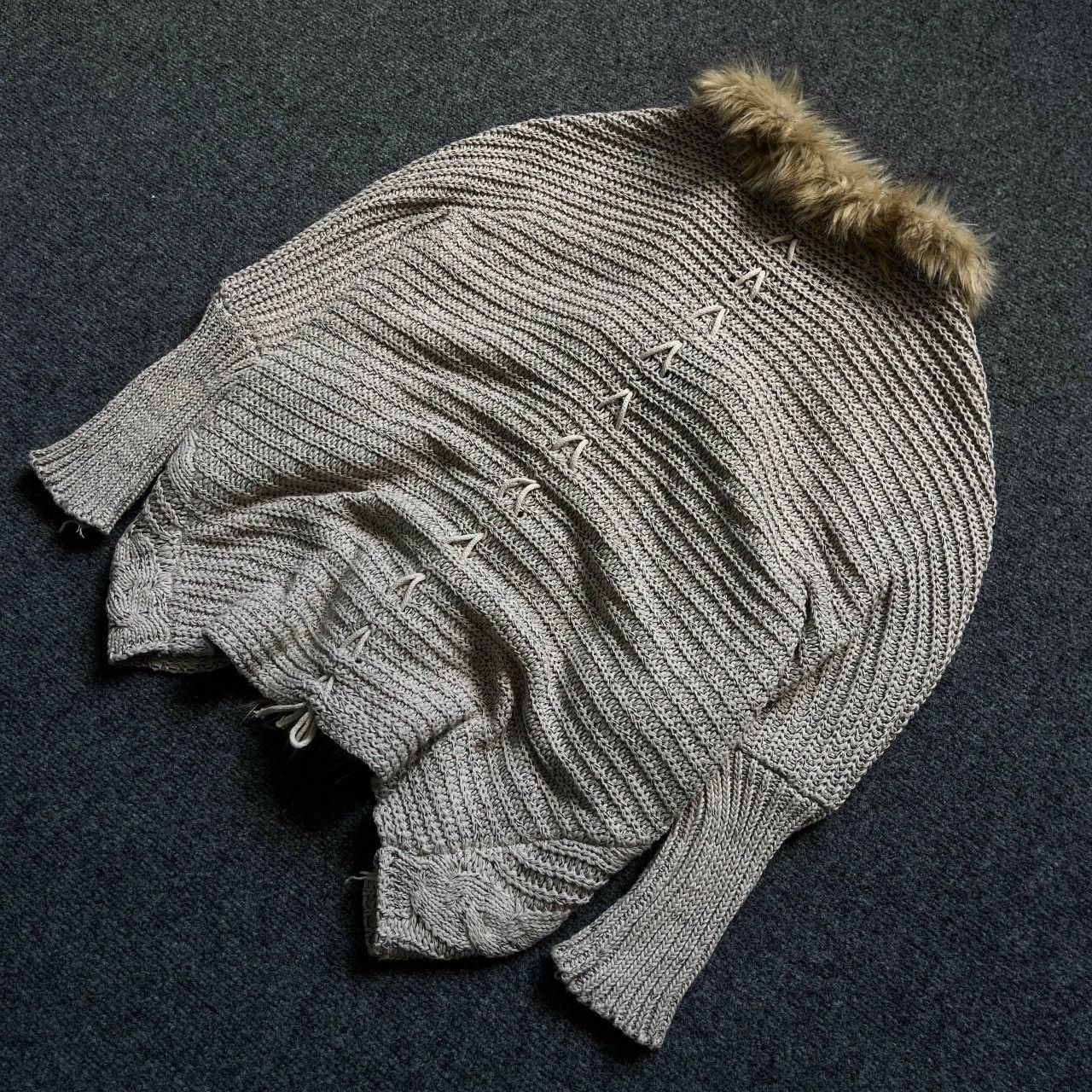 If Six Was Nine VTG Women’s Cape Knit With Faux Fur One Size 00s USA Hype Size ONE SIZE - 4 Thumbnail