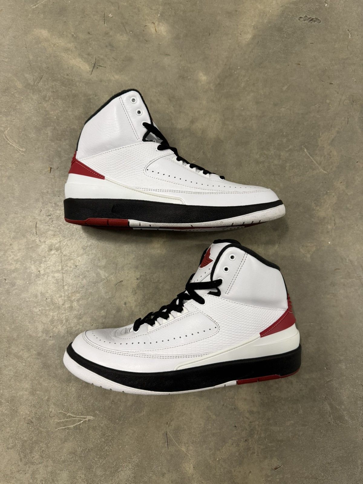 Jordan Brand Jordan 2 Retro Chicago 2022 Size 8 Size US 8 / EU 41 - 2 Thumbnail