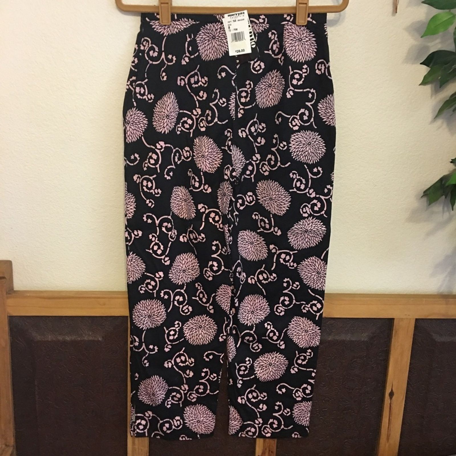 Other Studio JPR pink & black floral print cropped pants Size 30" / US 8 / IT 44 - 4 Thumbnail