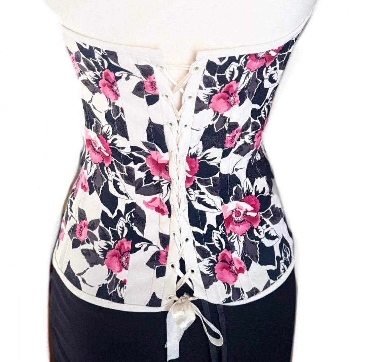 Other Charlotte Russe Corset Top in Cream w/ Pink Roses — Fits S/M Size S / US 4 / IT 40 - 2 Thumbnail