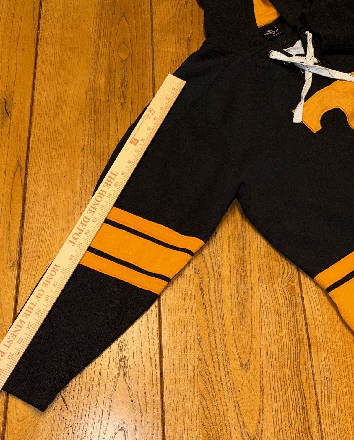 Colosseum Athletics Colosseum Men’s Black Tennessee Volunteers Hoodie Size XL Size US XL / EU 56 / 4 - 9 Thumbnail