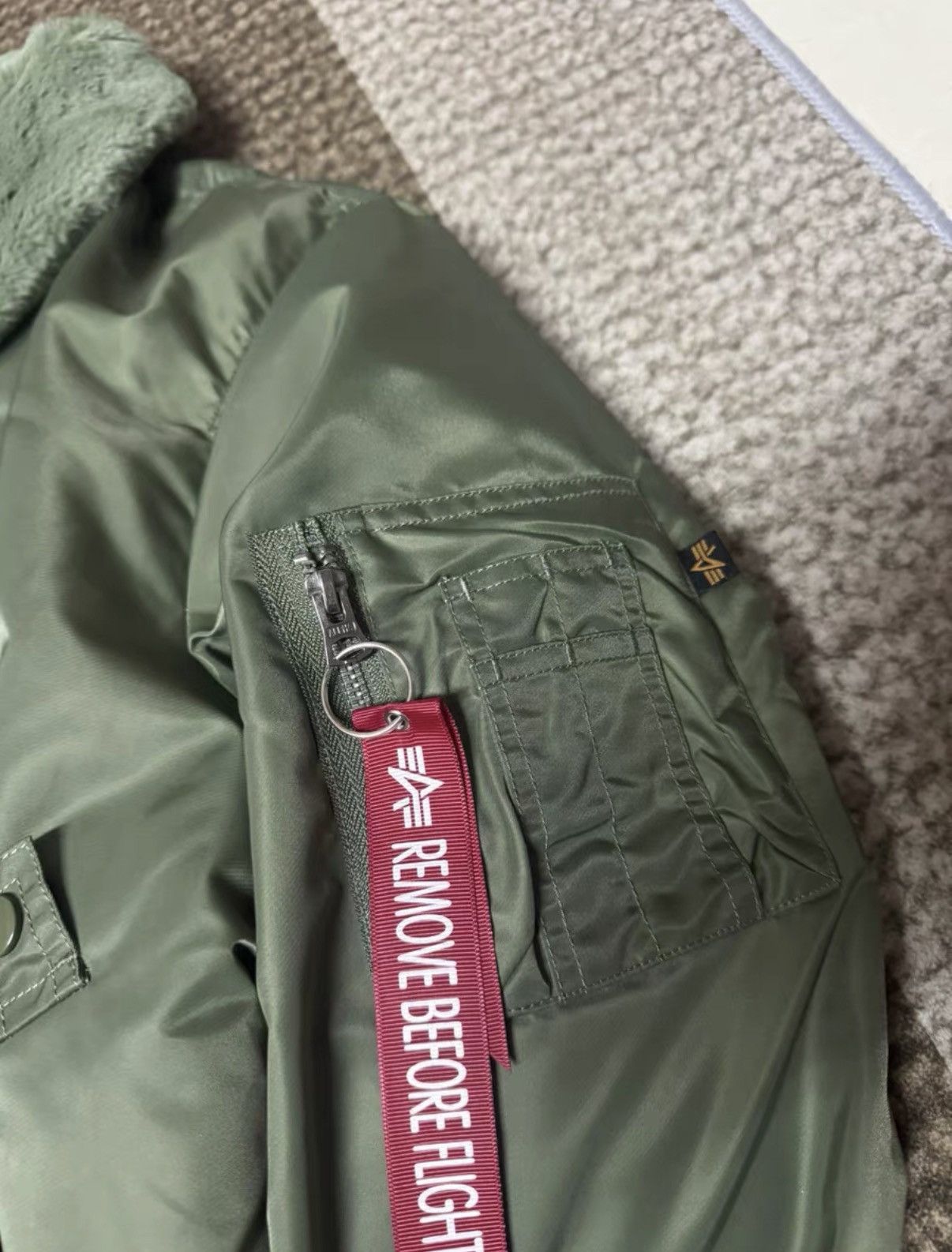 Alpha Industries Alpha Industries B-15 Bomber Jacket Size US XL / EU 56 / 4 - 6 Thumbnail