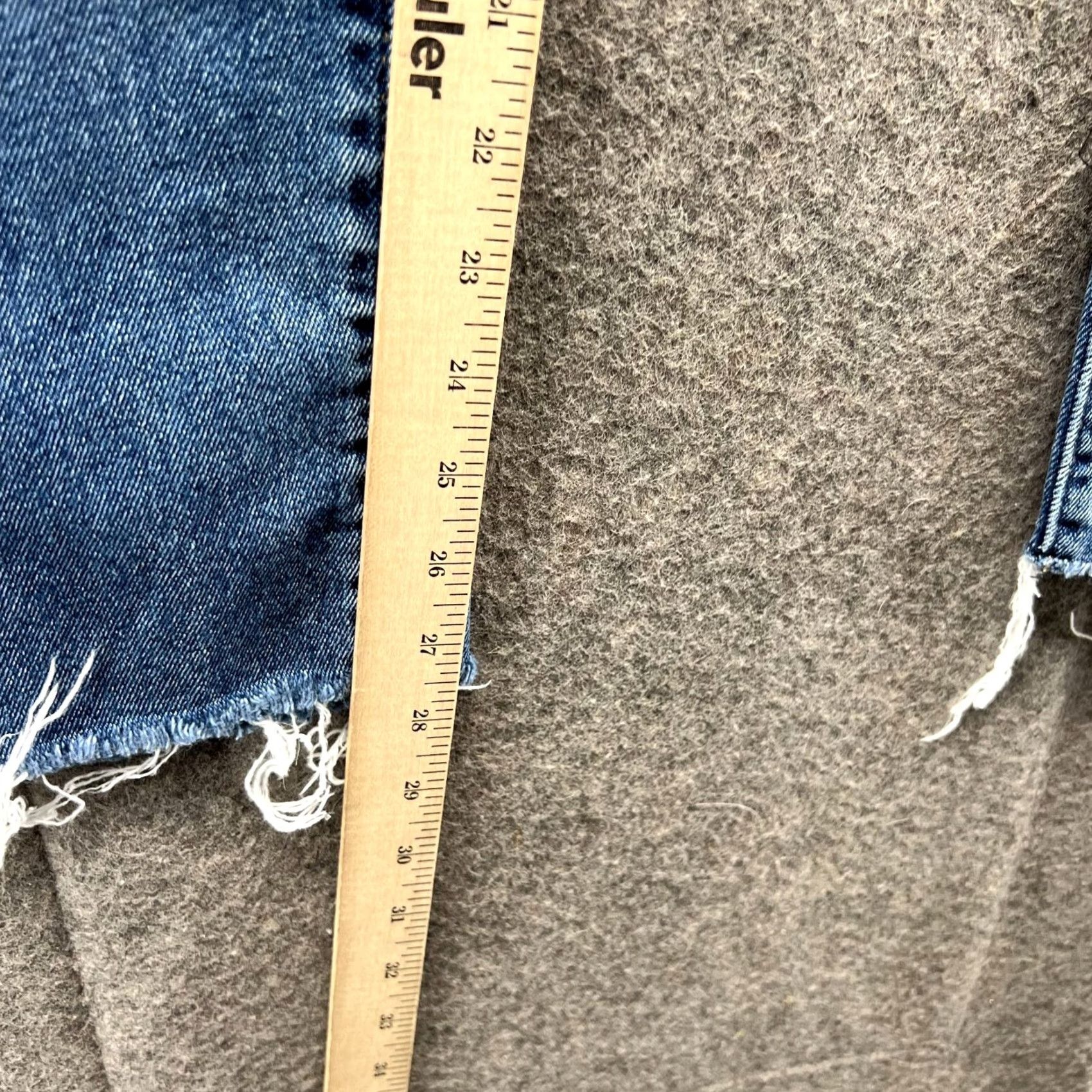 Levi's Levi's 711 Jeans Womens 32 Blue Denim Skinny Distressed Light Wash Cotton Denim Jeans Regular Inseam 28in Womens Jeans Skinny Distressed Cotton Blue Size 24" / US 00 / IT 34 - 5 Thumbnail