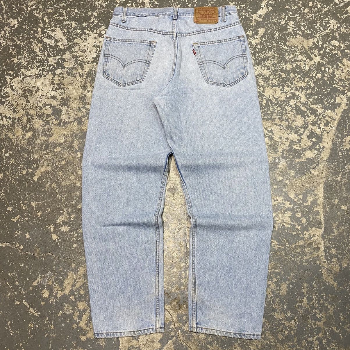 Japanese Brand × Levi's × Vintage Vintage Levis 550 Light Wash Relaxed Fit Denim Jeans 90s Size US 33 - 1 Thumbnail