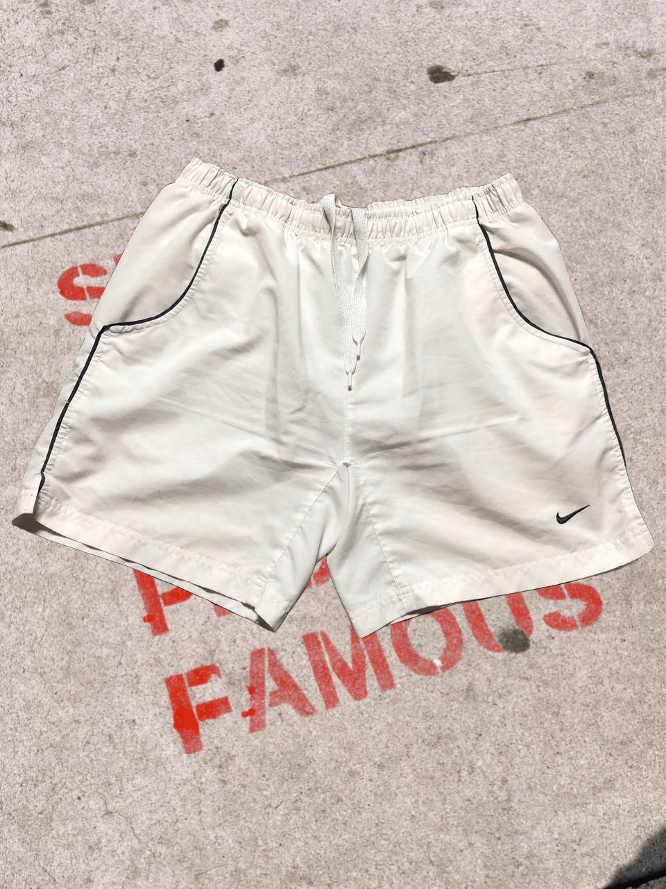 Nike Vintage Nylon Nike Swoosh Drill Y2K Shorts White Size US 32 / EU 48 - 1 Thumbnail
