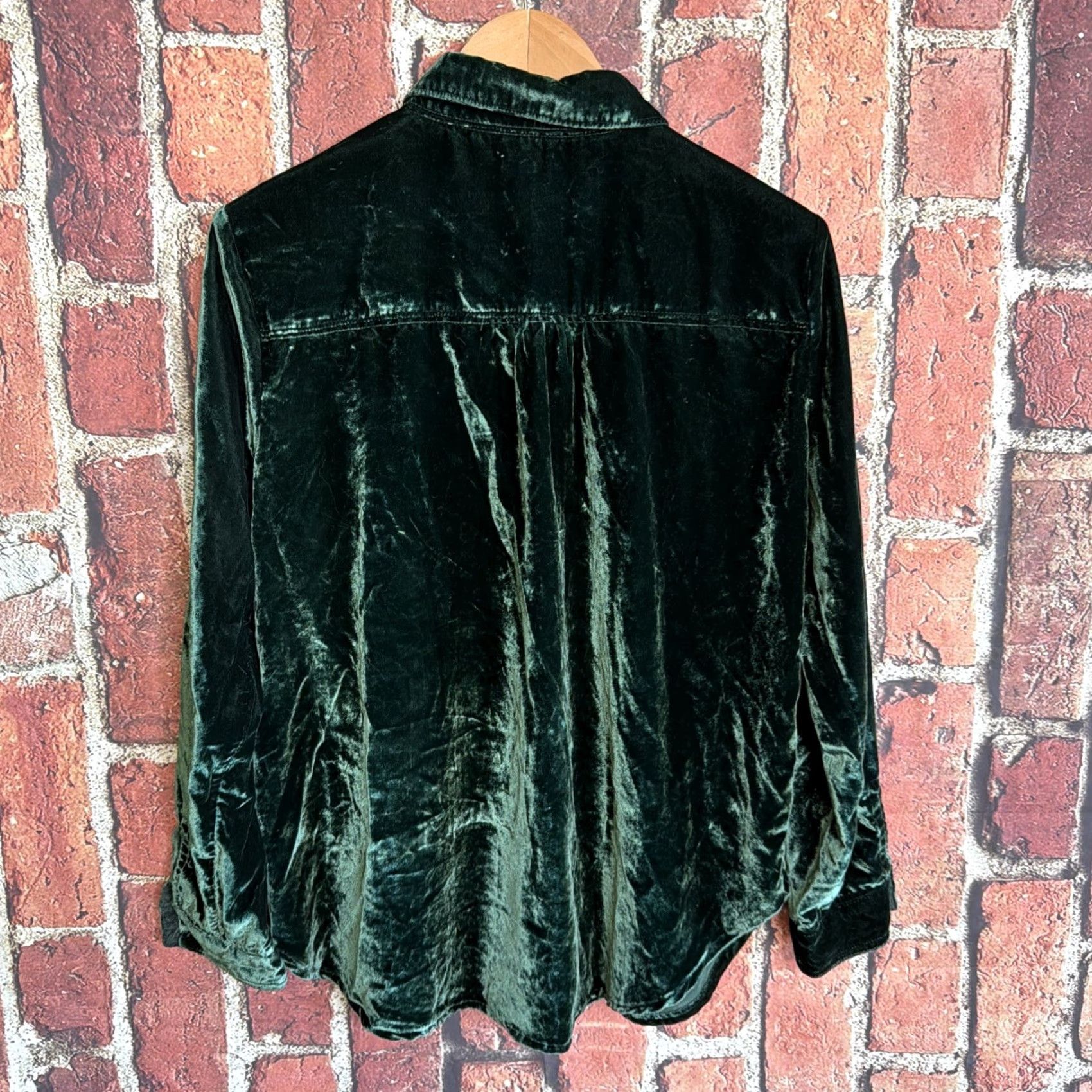 Vintage PILCRO Crushed Velvet Shirt Olive Green Button-Up Long Sleeve Womens MP Velvet Polyamide Viscose Pocketed Size M / US 6-8 / IT 42-44 - 3 Thumbnail
