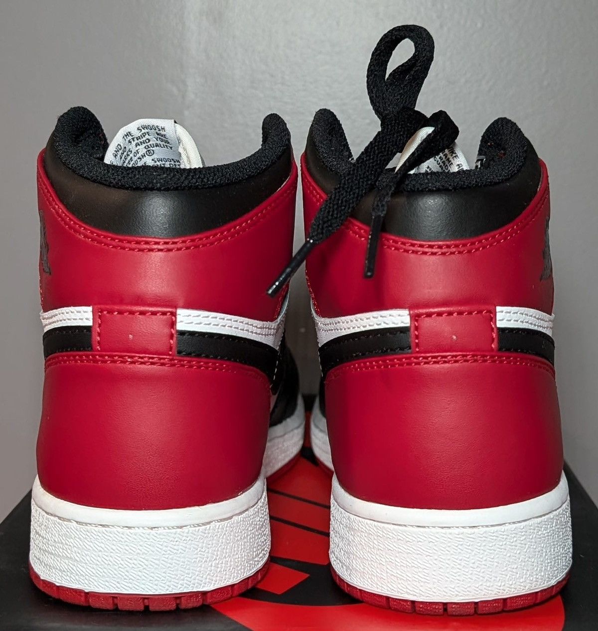 Jordan Brand Size 6Y - Air Jordan 1 Retro High OG Black Toe Size US 6 / EU 39 - 3 Thumbnail