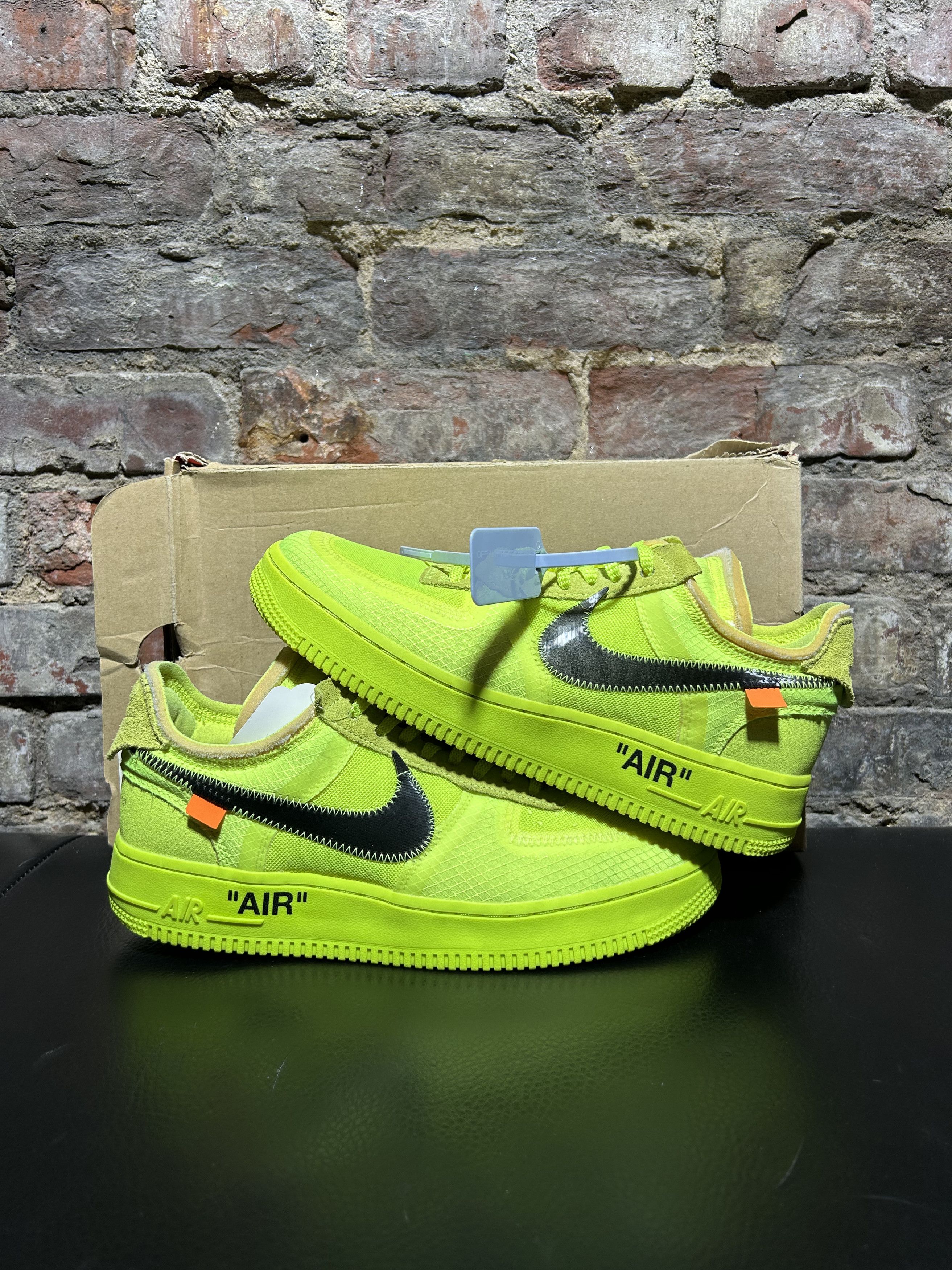Nike × Off-White Off-White Air Force 1 Volt Size US 7.5 / EU 40-41 - 1 Thumbnail