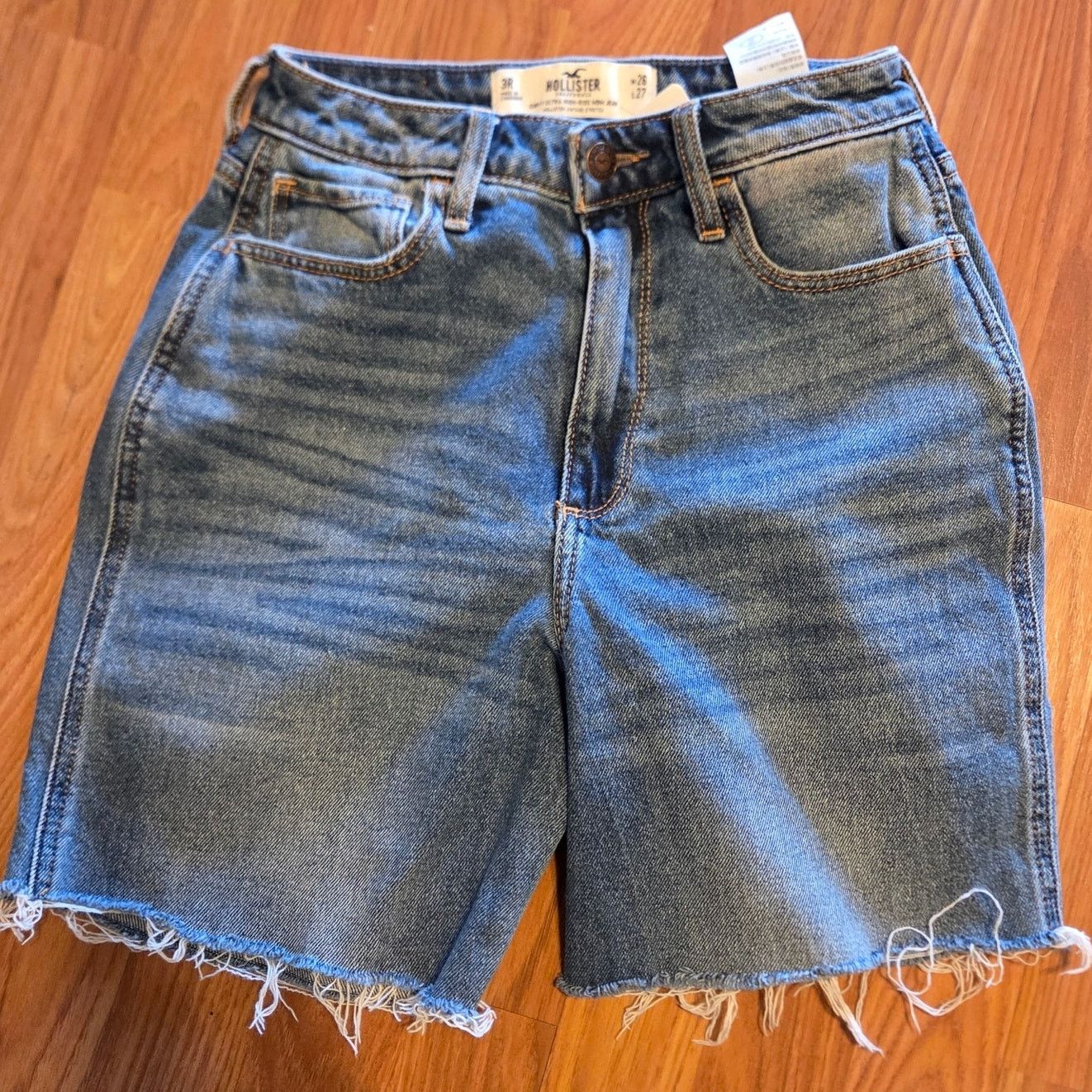 Hollister Hollister Curvy High Rise Blue Mom Jean Shorts - SizeW26 L15 Size 26" / US 2 / IT 38 - 1 Thumbnail