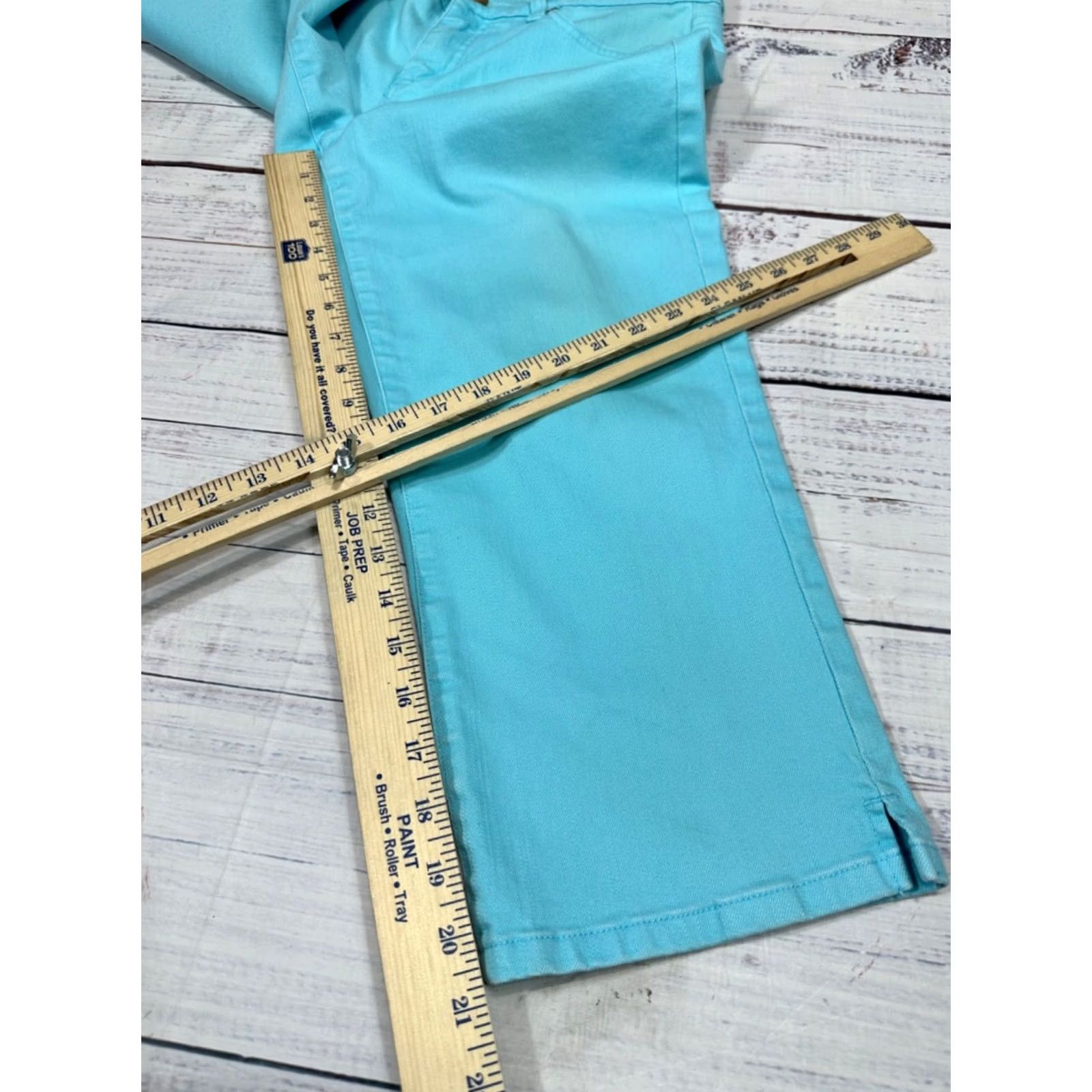 Chaps Chaps Womens Capri Jeans 6 Light Blue Cotton Blend 5-Pocket Tummy Control Jeans Capri Size 28" / US 6 / IT 42 - 2 Thumbnail