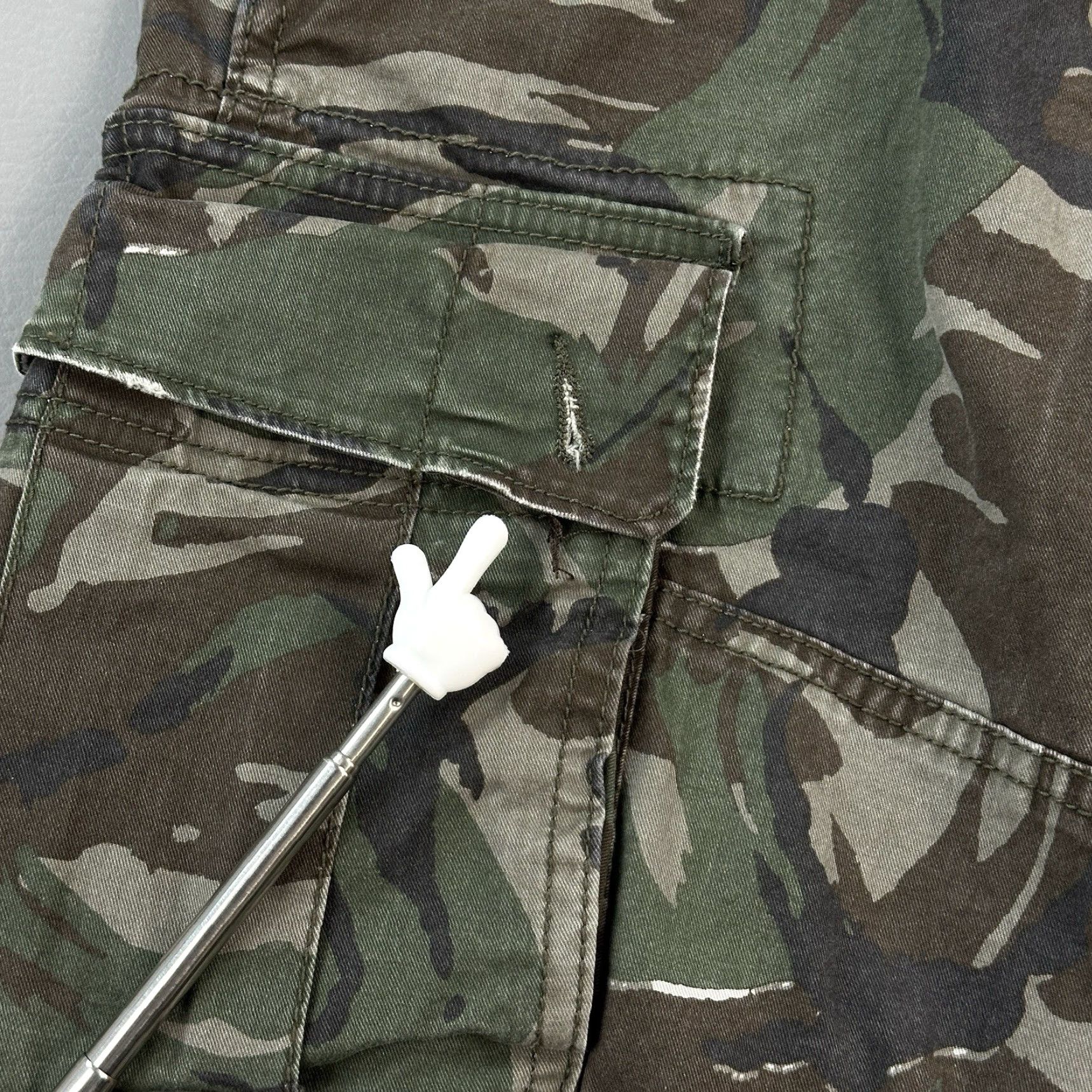 American Eagle Outfitters VINTAGE American Eagle Shorts Mens 26 (28) Military Camo Canvas Utility Cargo Skate Size US 28 / EU 44 - 2 Thumbnail