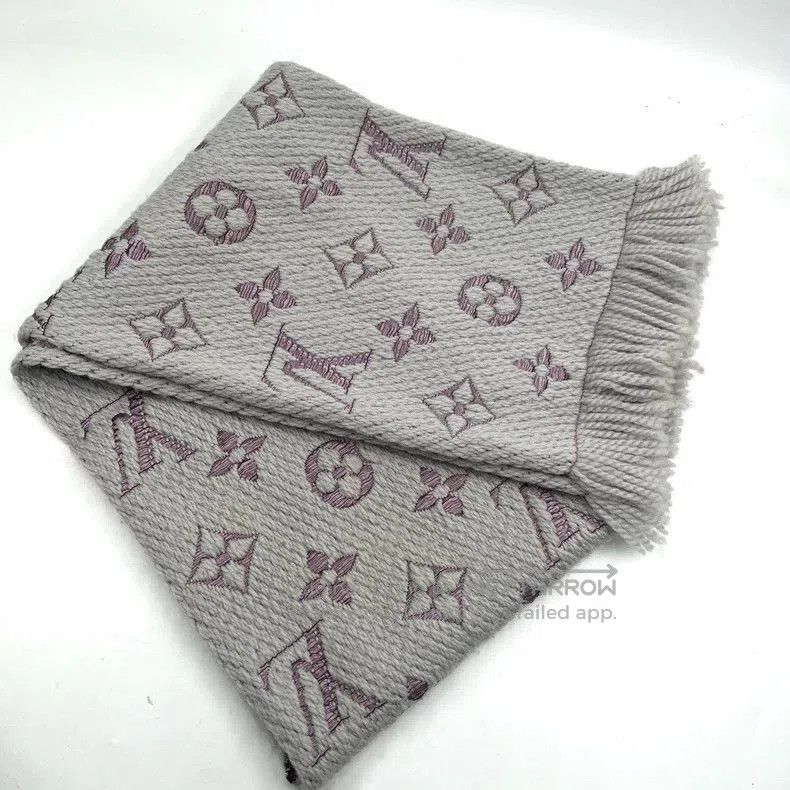 Louis Vuitton Louis Vuitton Silver Pink Monogram Wool Scarf. Size ONE SIZE - 2 Thumbnail
